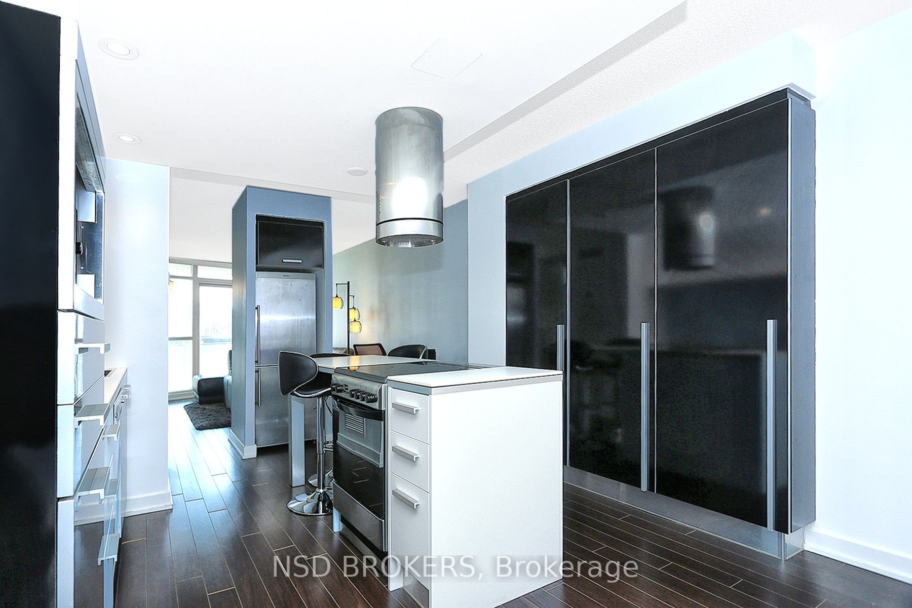 38 Dan Leckie Way, #909