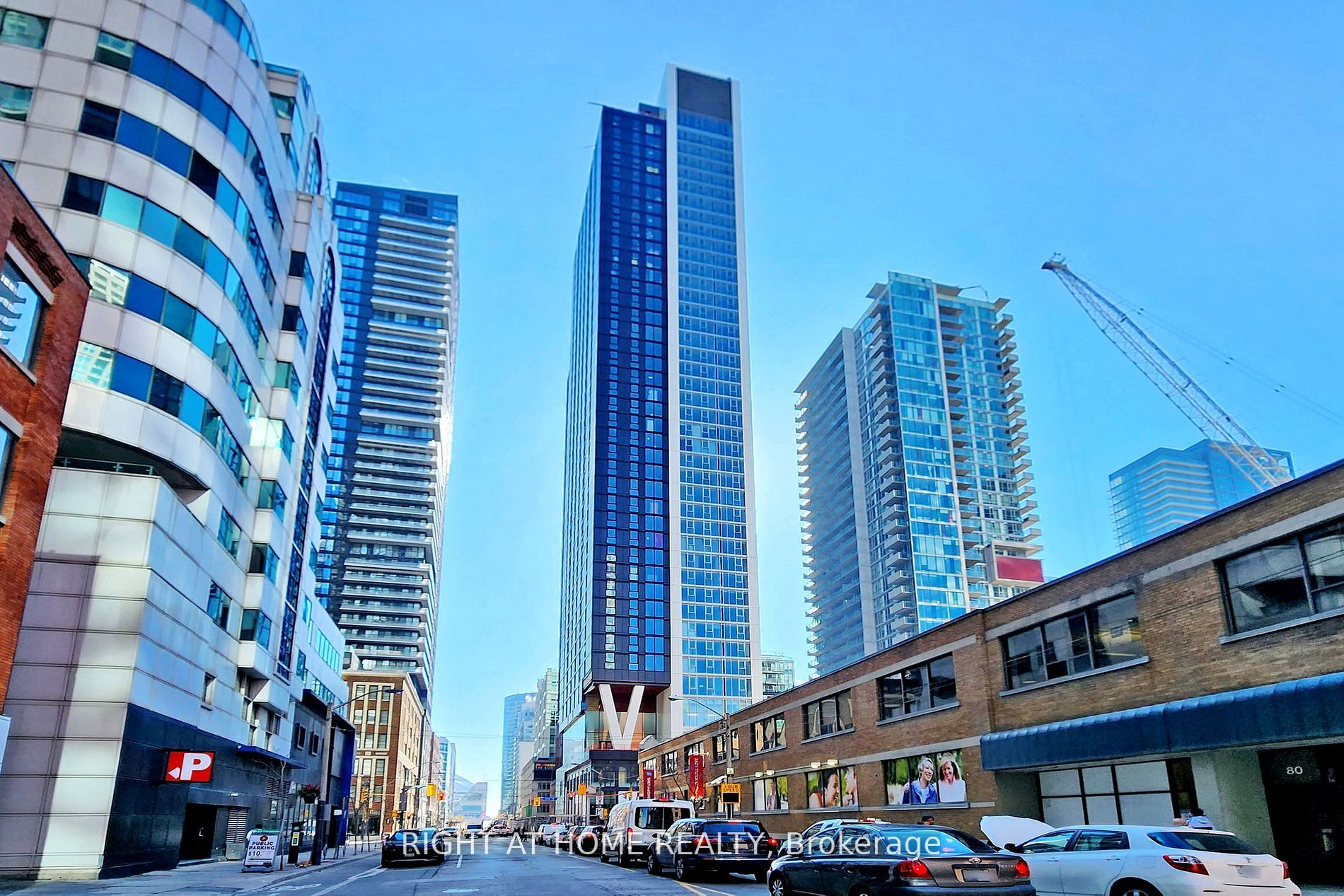 357 King St W, #1903