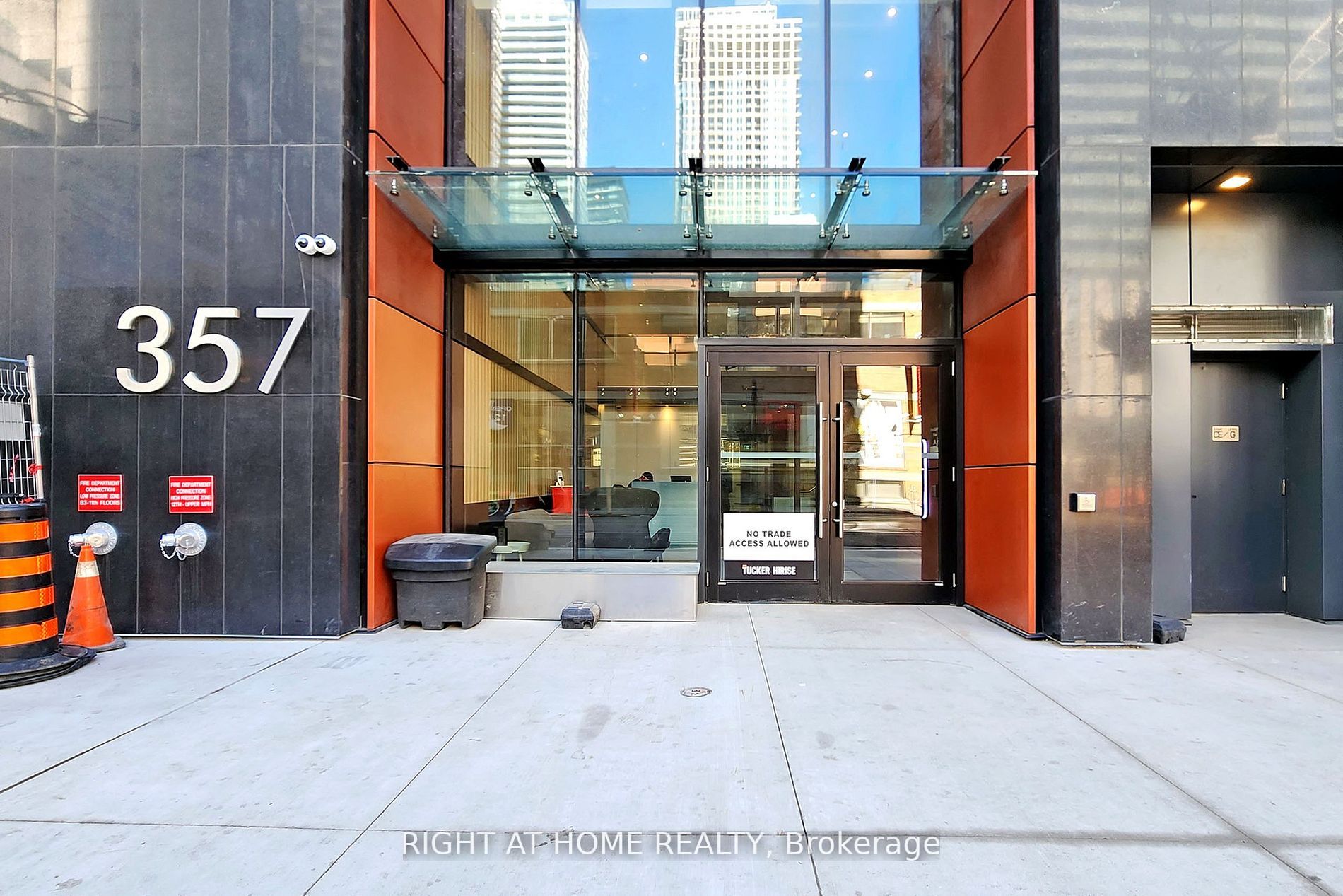 357 King St W, #1903
