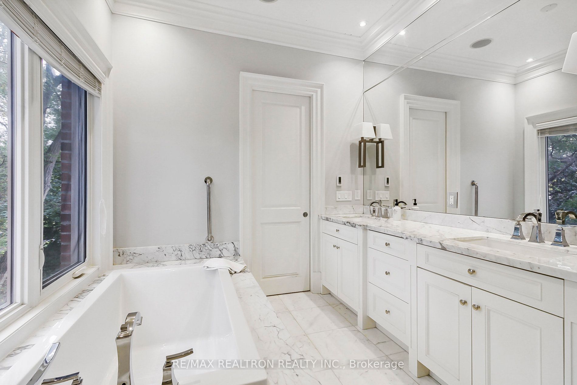 592 Deloraine Ave