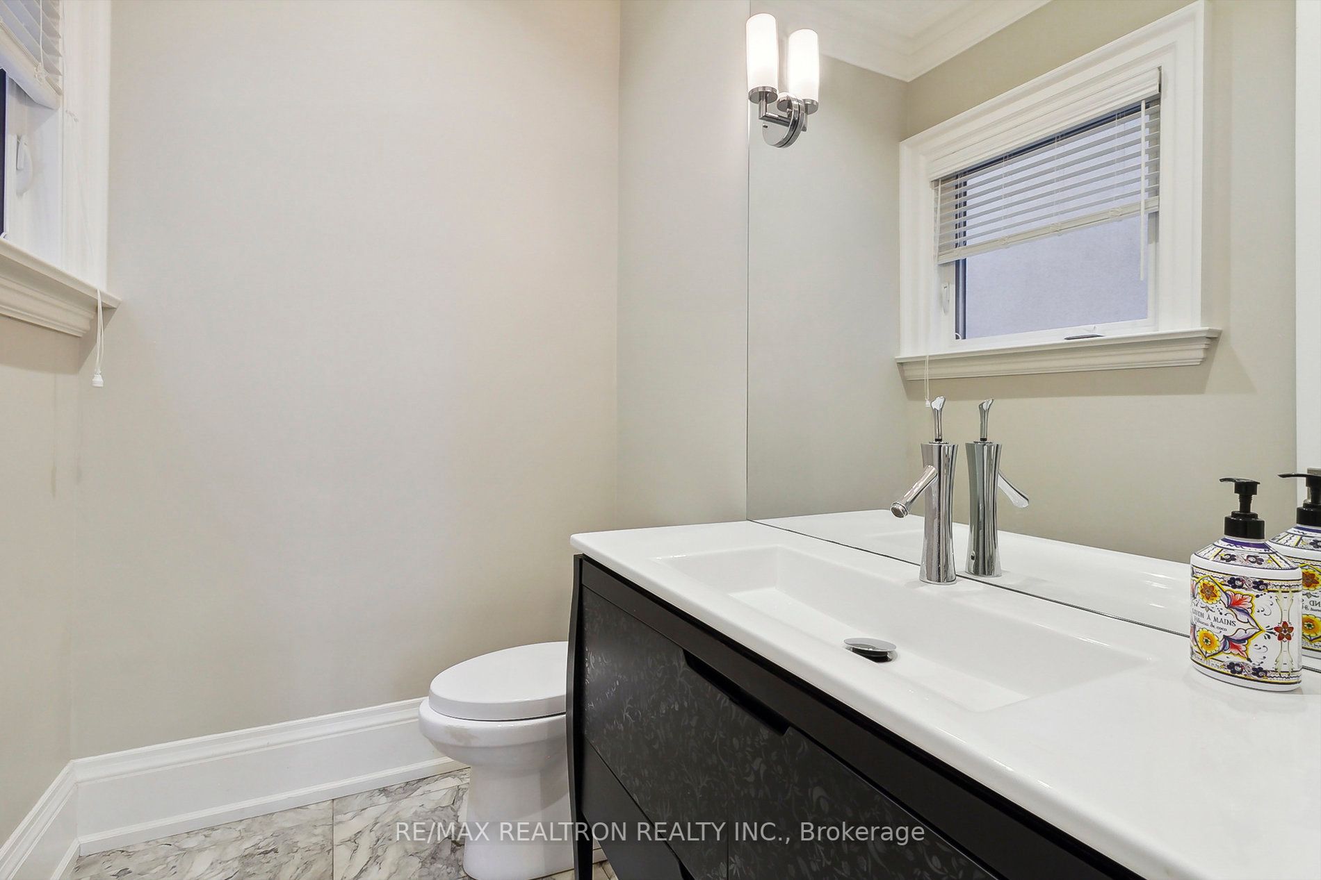592 Deloraine Ave