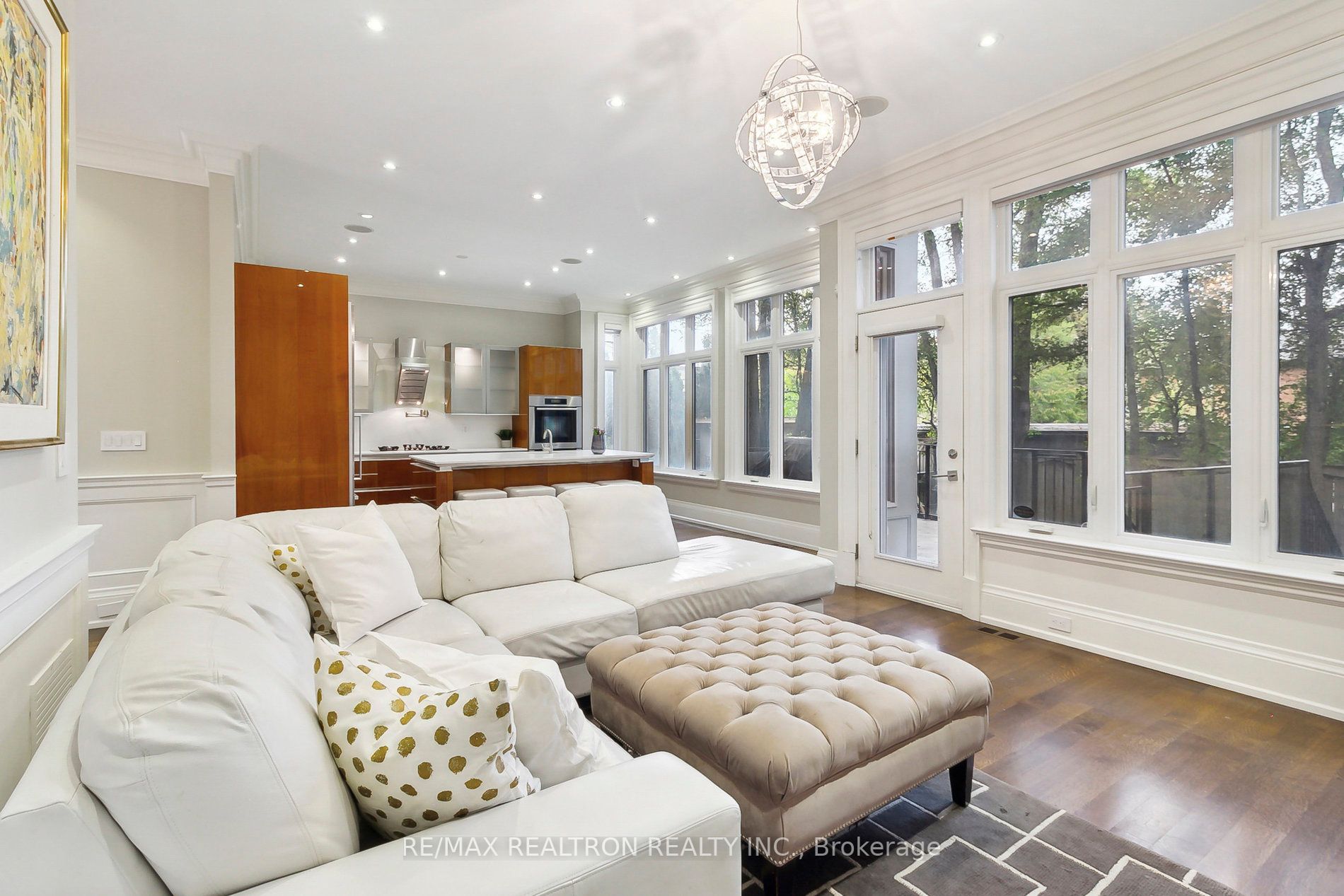 592 Deloraine Ave