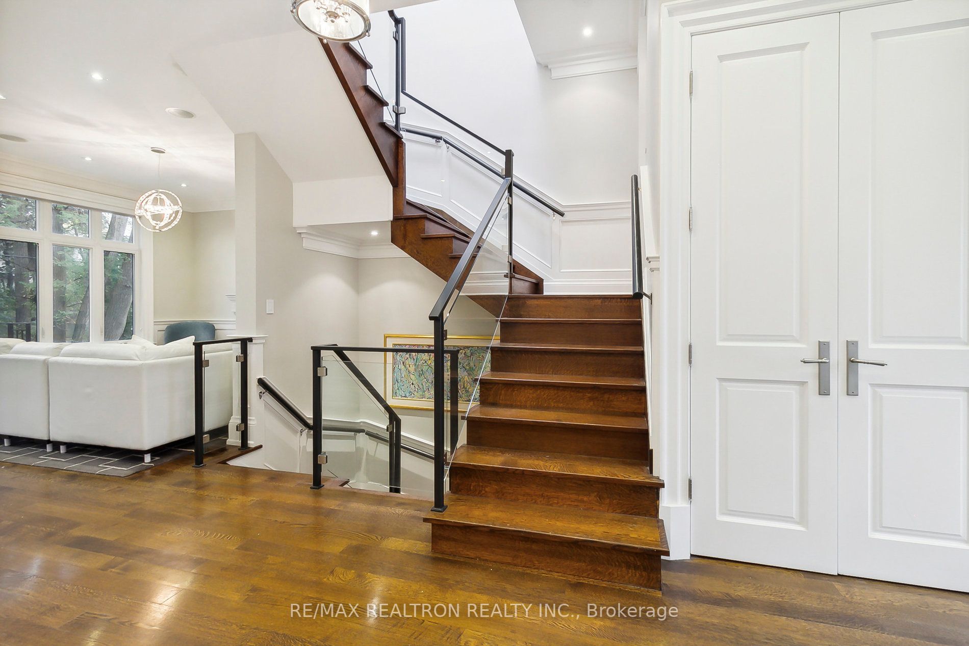 592 Deloraine Ave