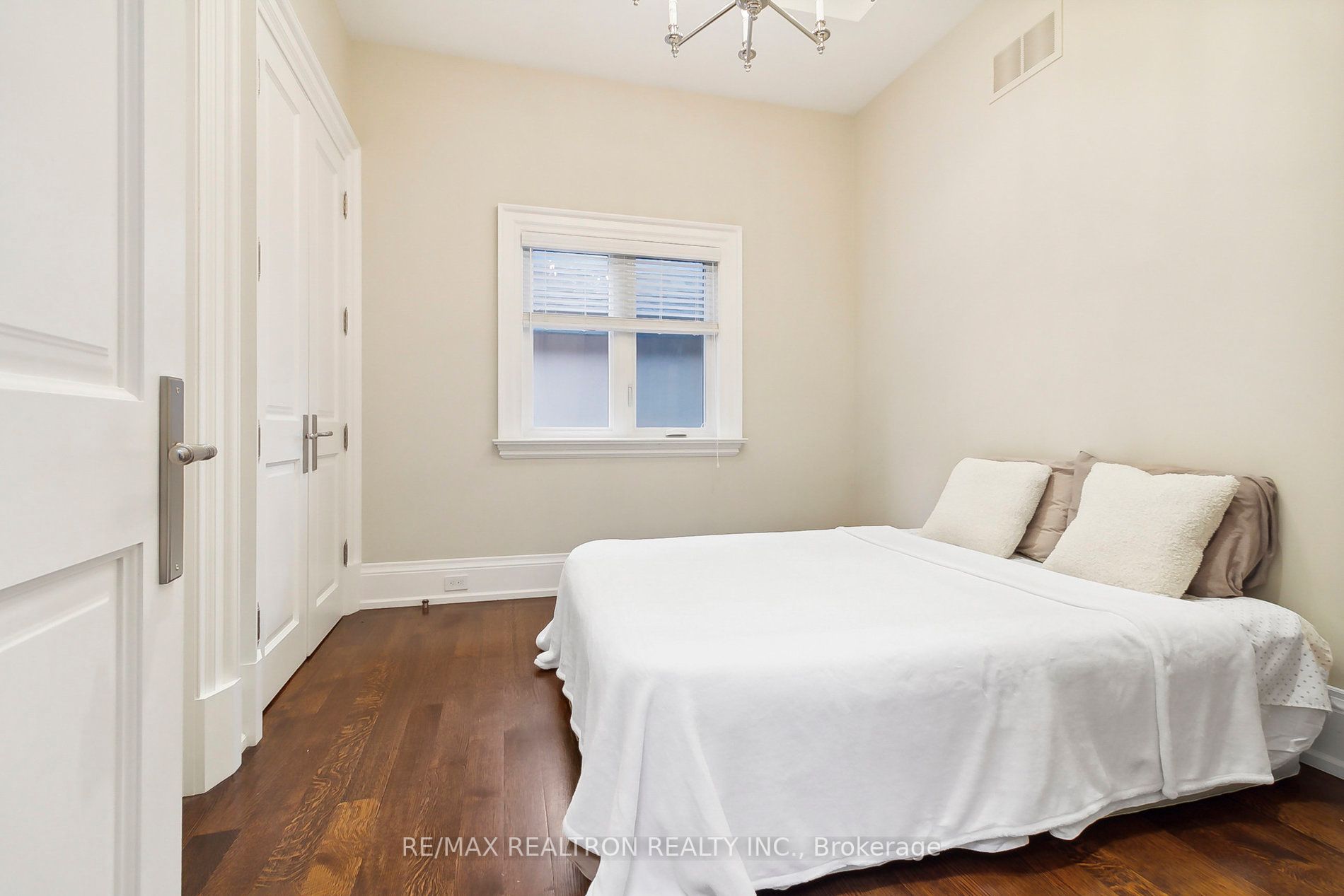592 Deloraine Ave