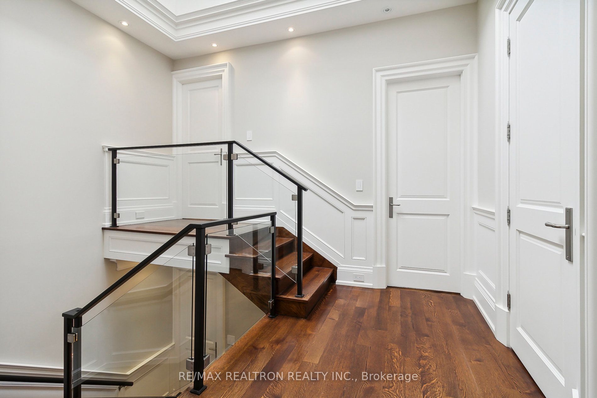 592 Deloraine Ave