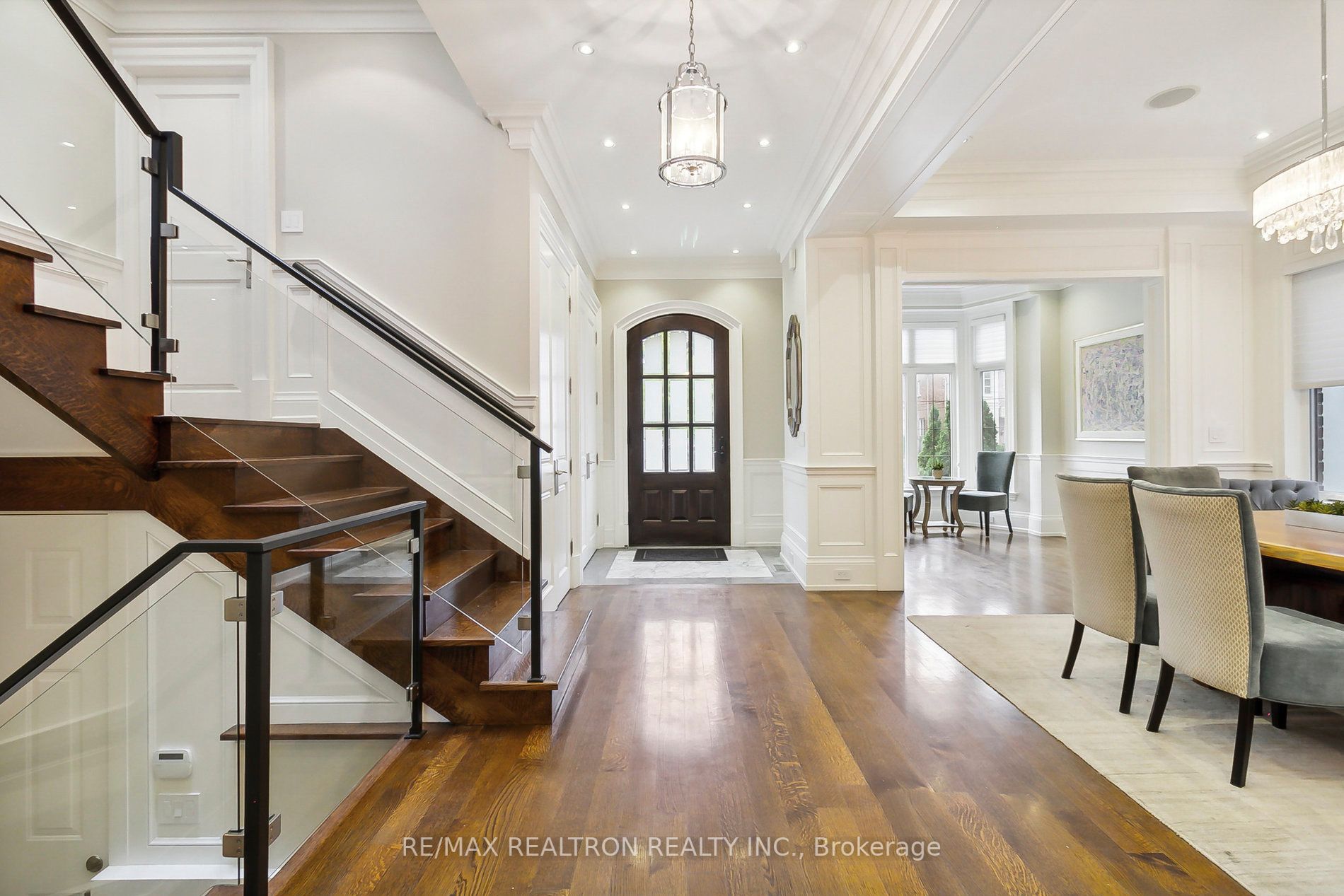 592 Deloraine Ave