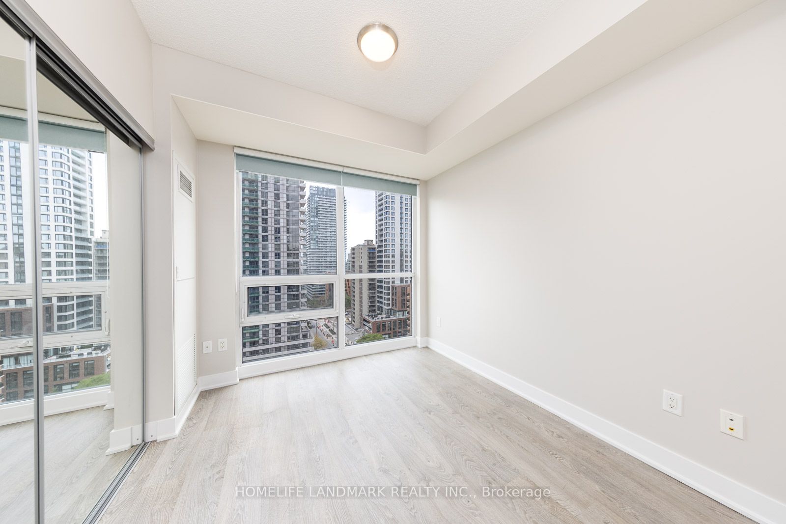 30 Roehampton Ave S, #1409