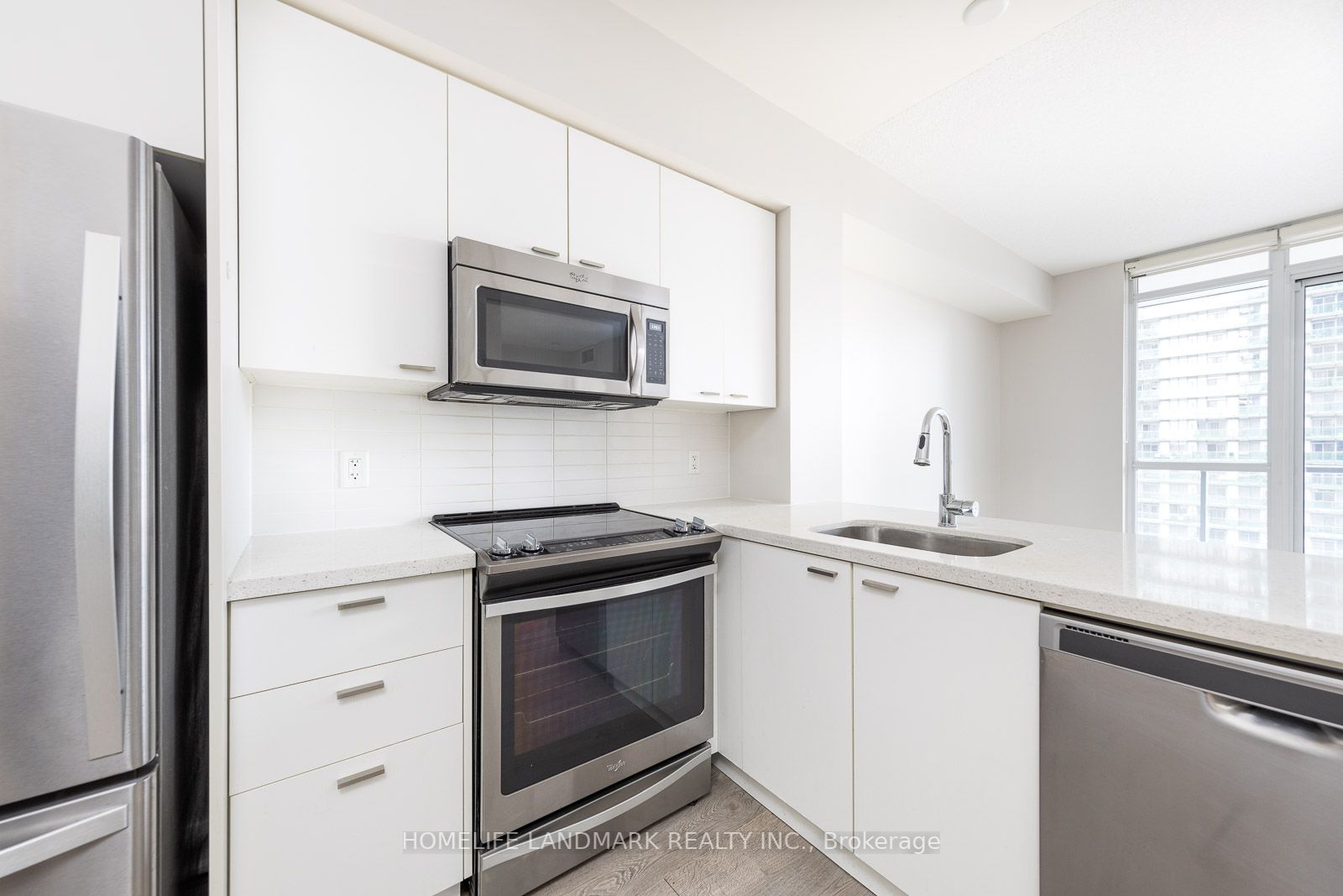 30 Roehampton Ave S, #1409