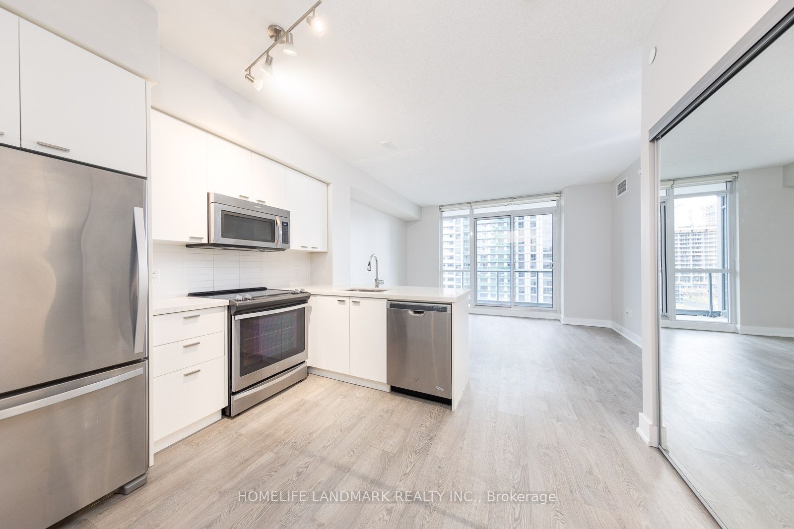 30 Roehampton Ave S, #1409