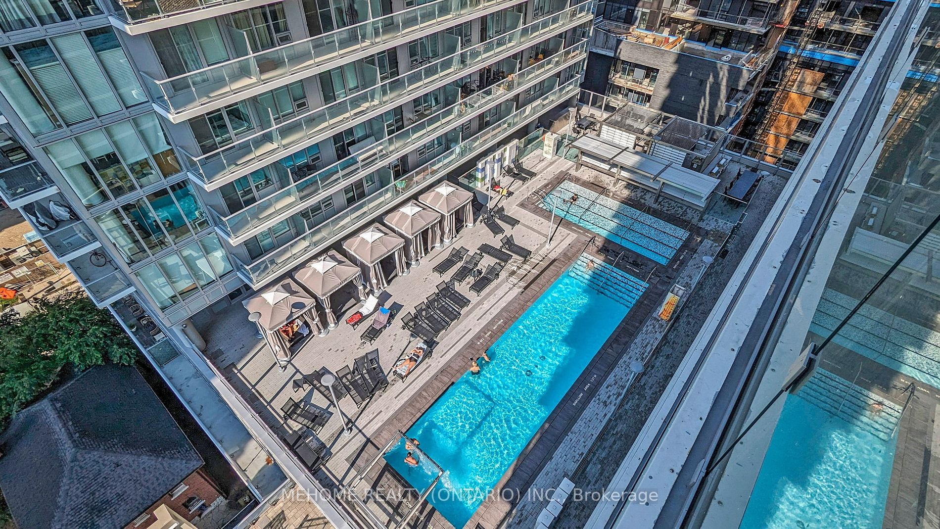 99 Broadway Ave, #3512