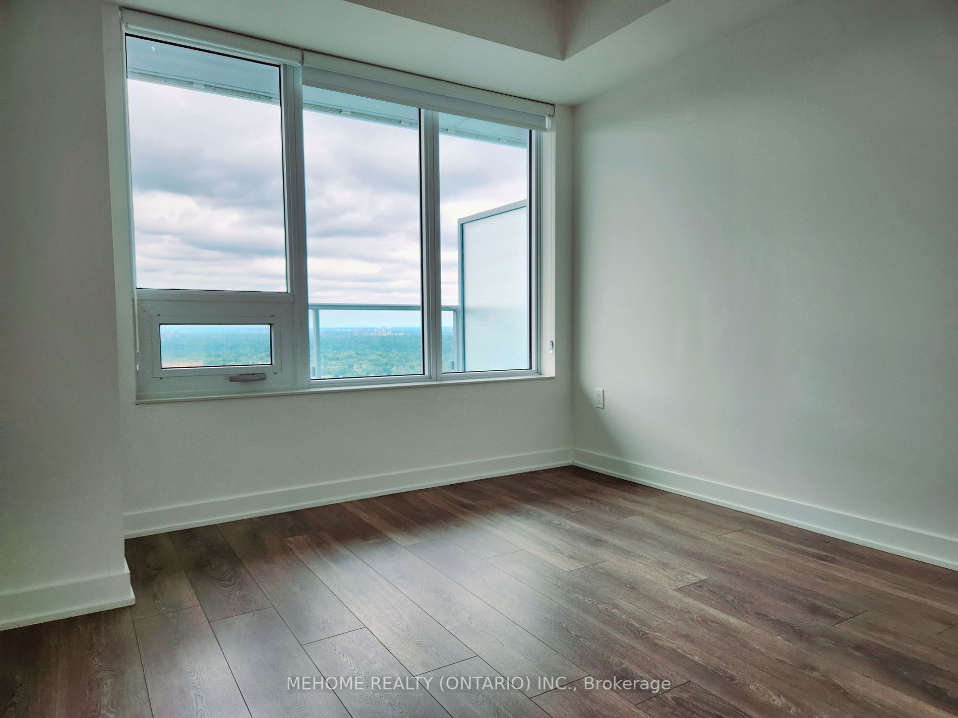 99 Broadway Ave, #3512