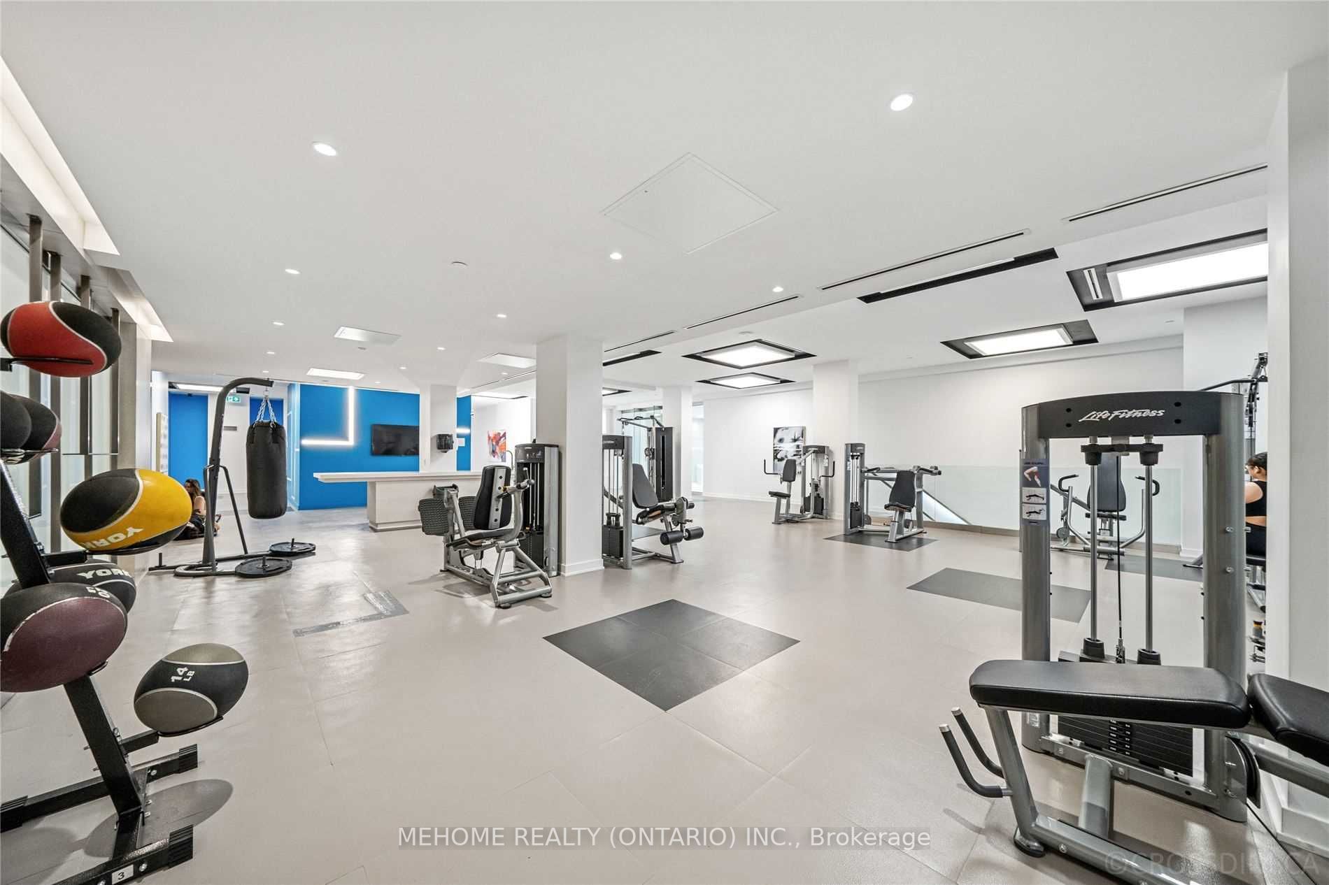 99 Broadway Ave, #3512