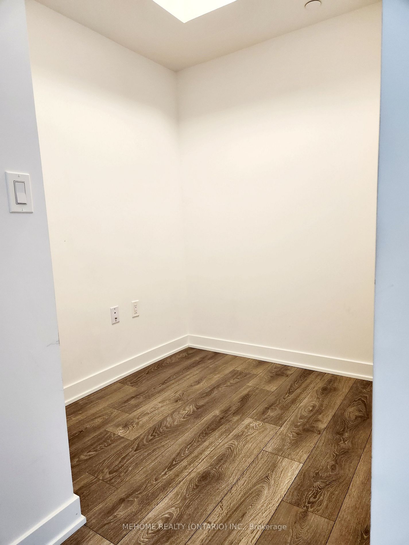 99 Broadway Ave, #3512