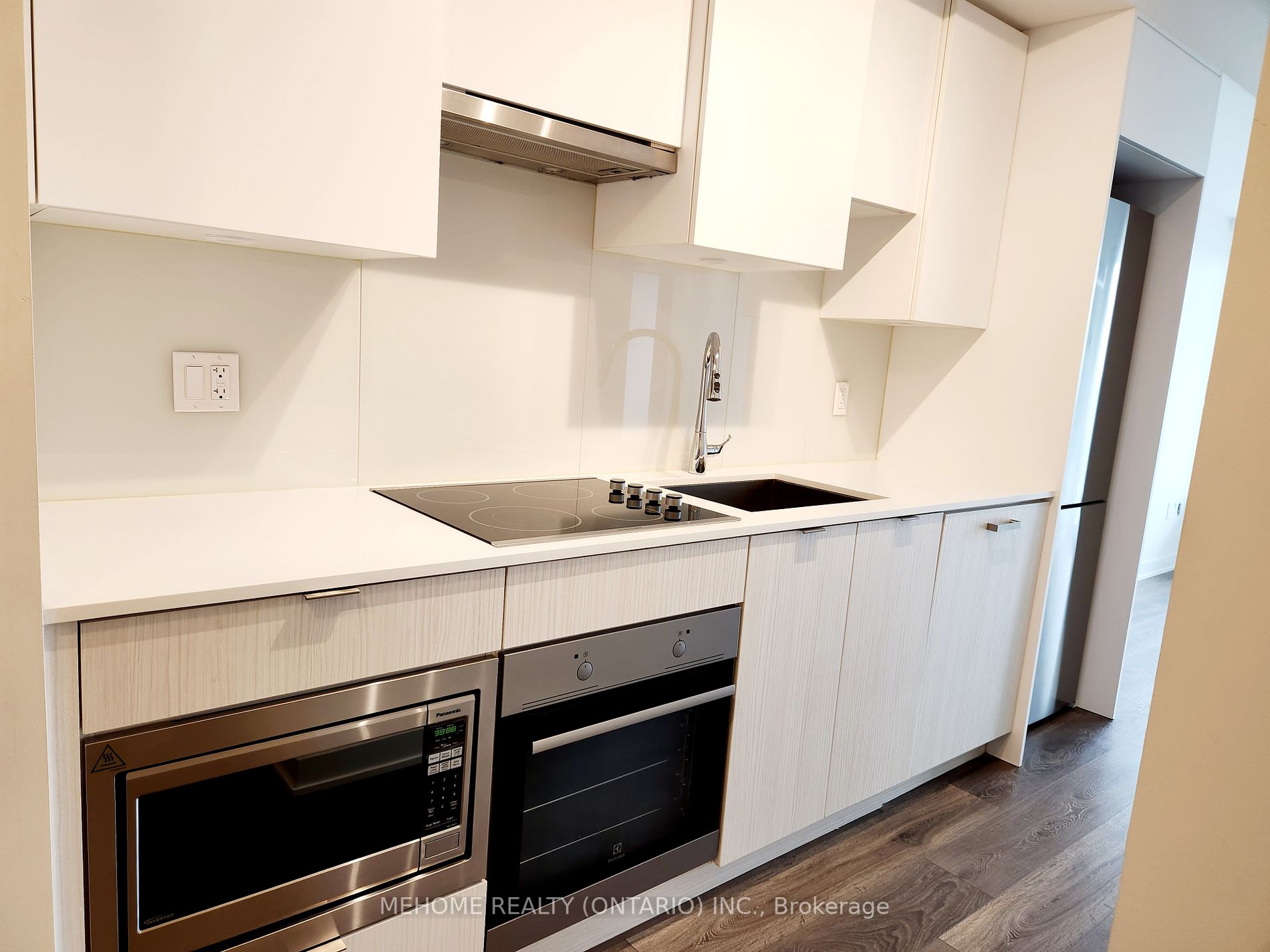 99 Broadway Ave, #3512