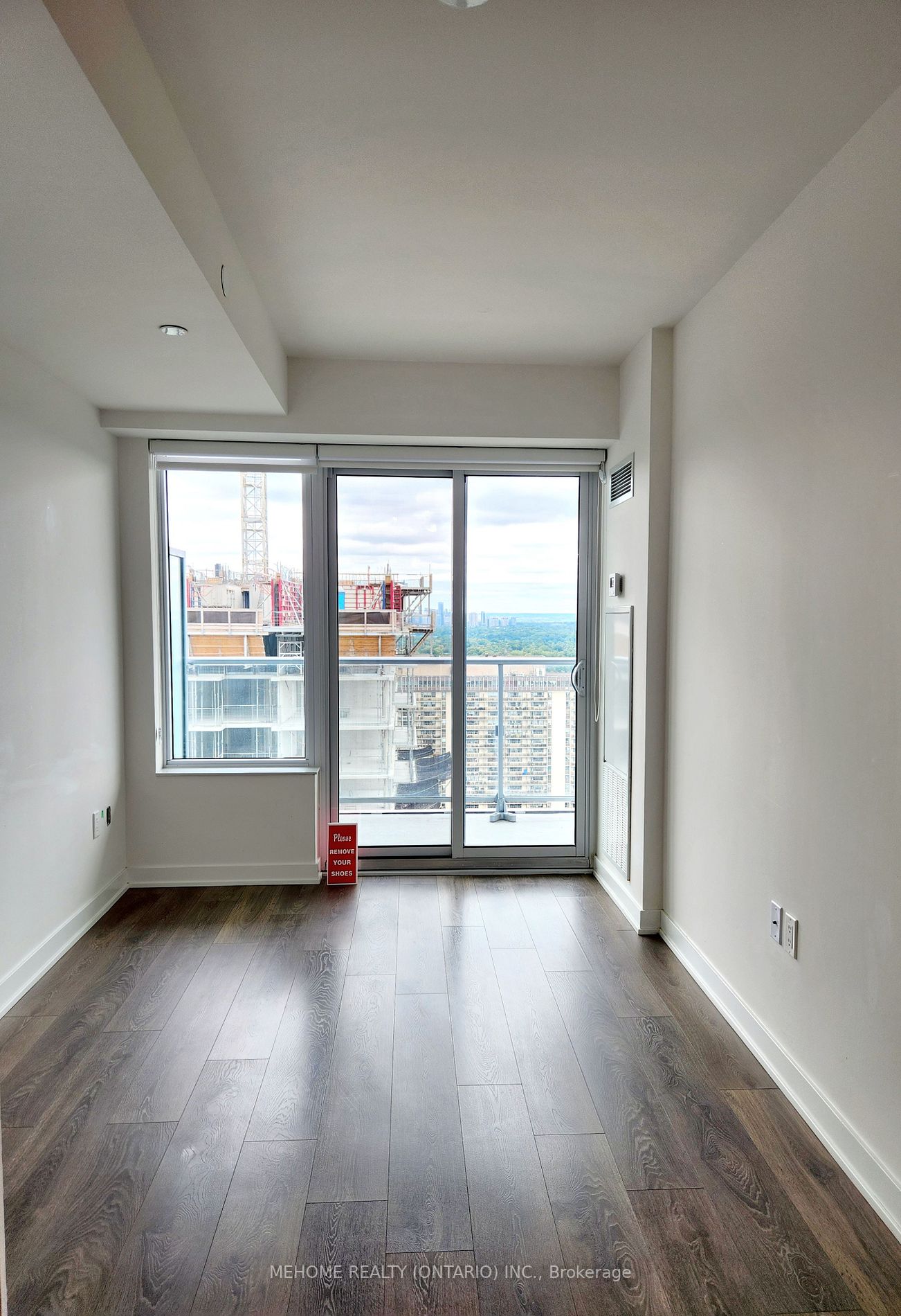 99 Broadway Ave, #3512
