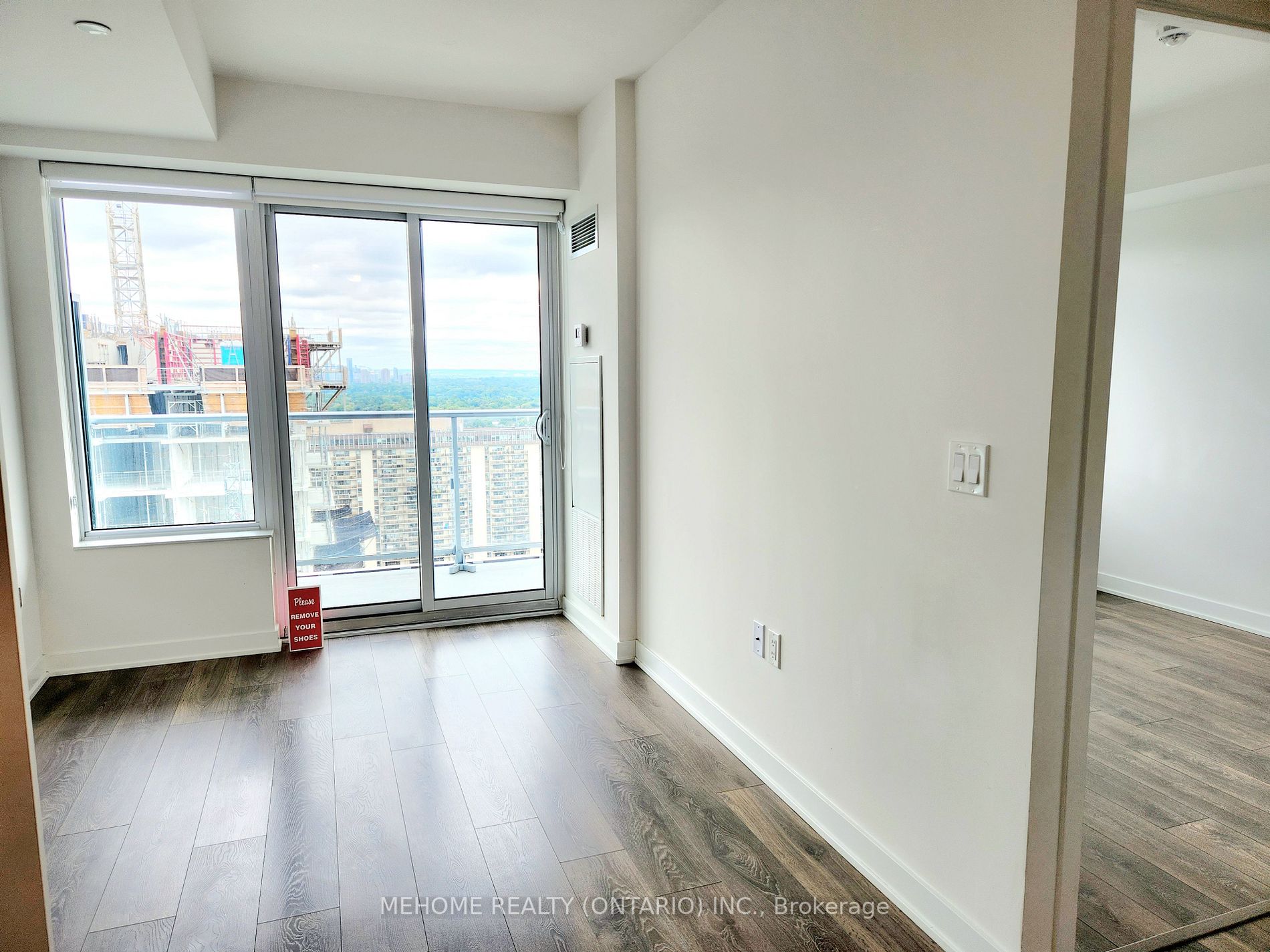 99 Broadway Ave, #3512