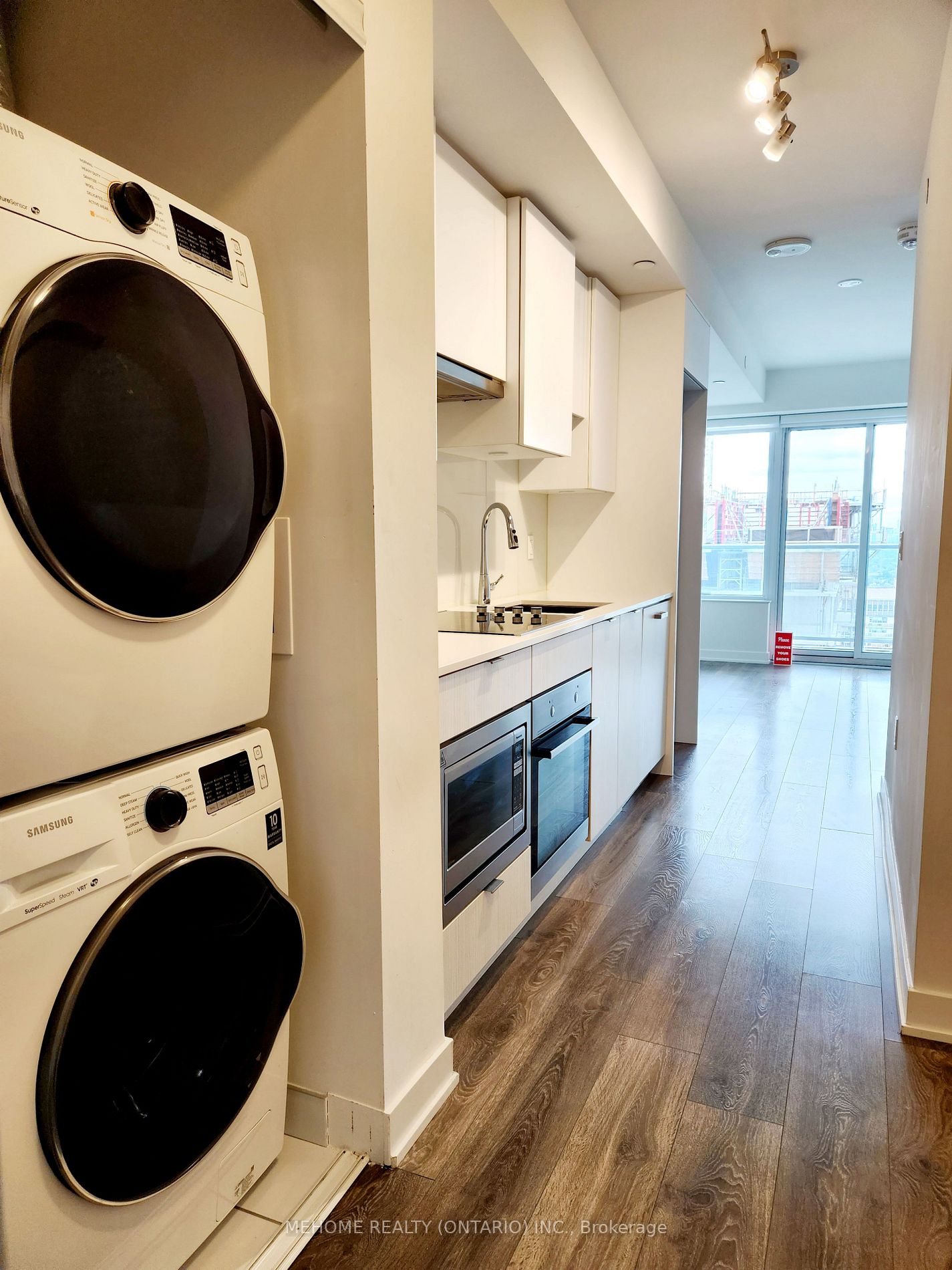 99 Broadway Ave, #3512