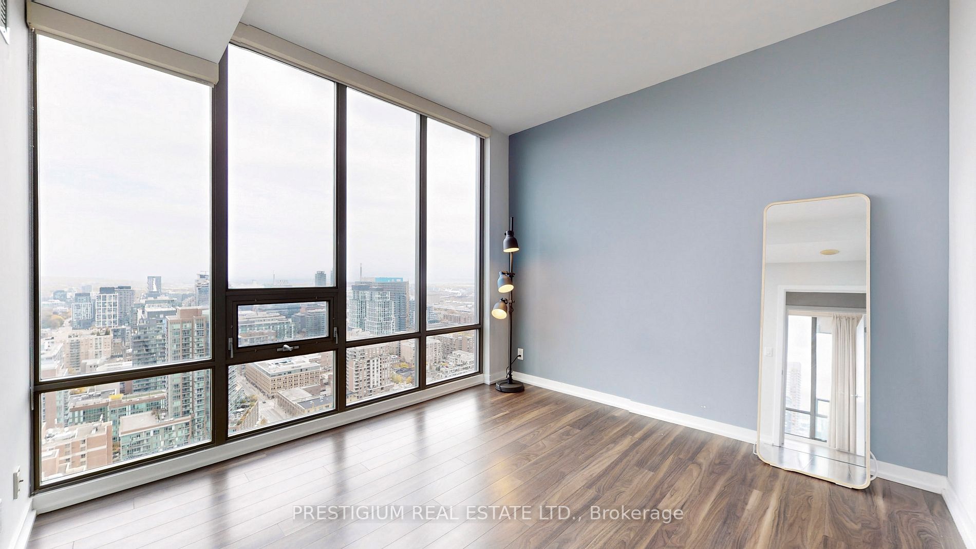 33 Lombard St, #3504