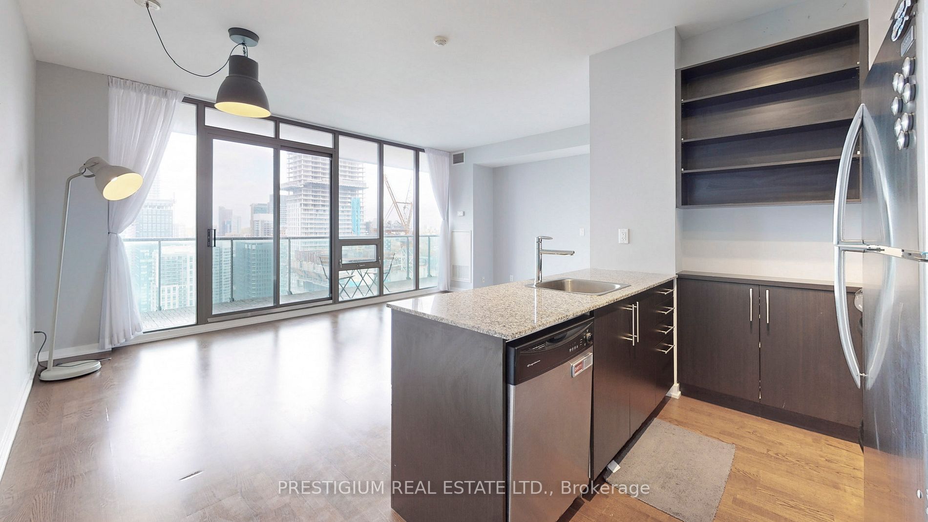 33 Lombard St, #3504