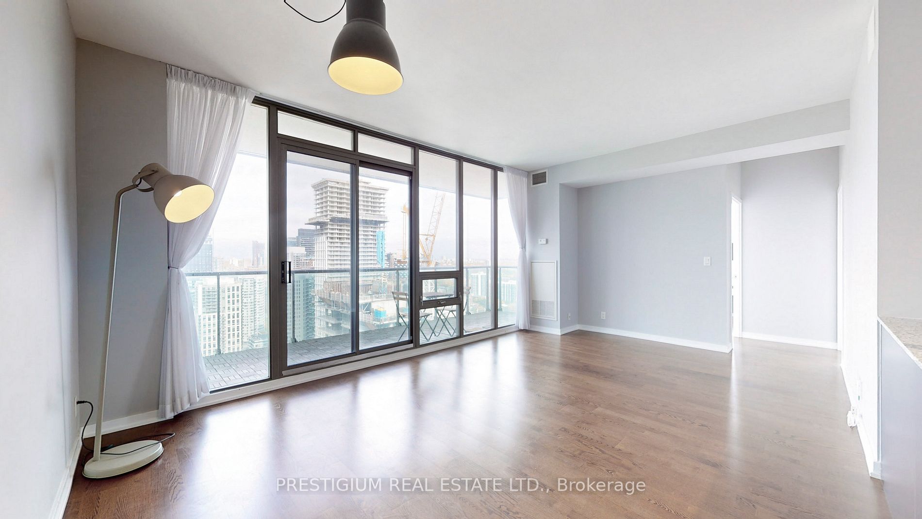 33 Lombard St, #3504