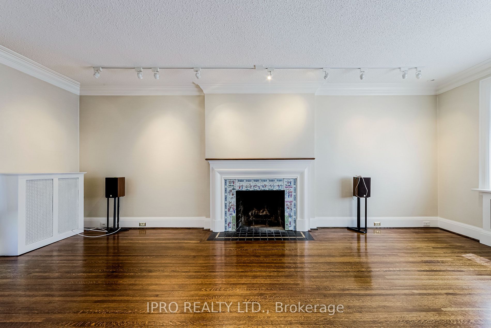 599 Spadina Rd