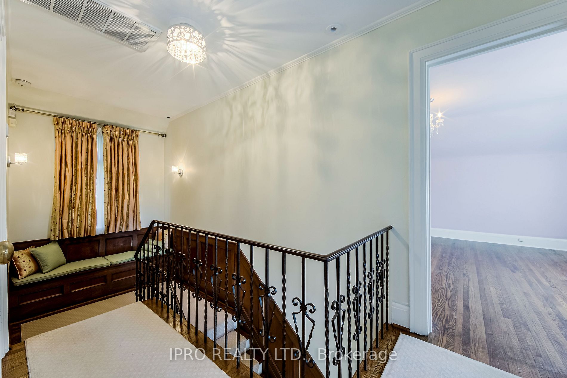 599 Spadina Rd