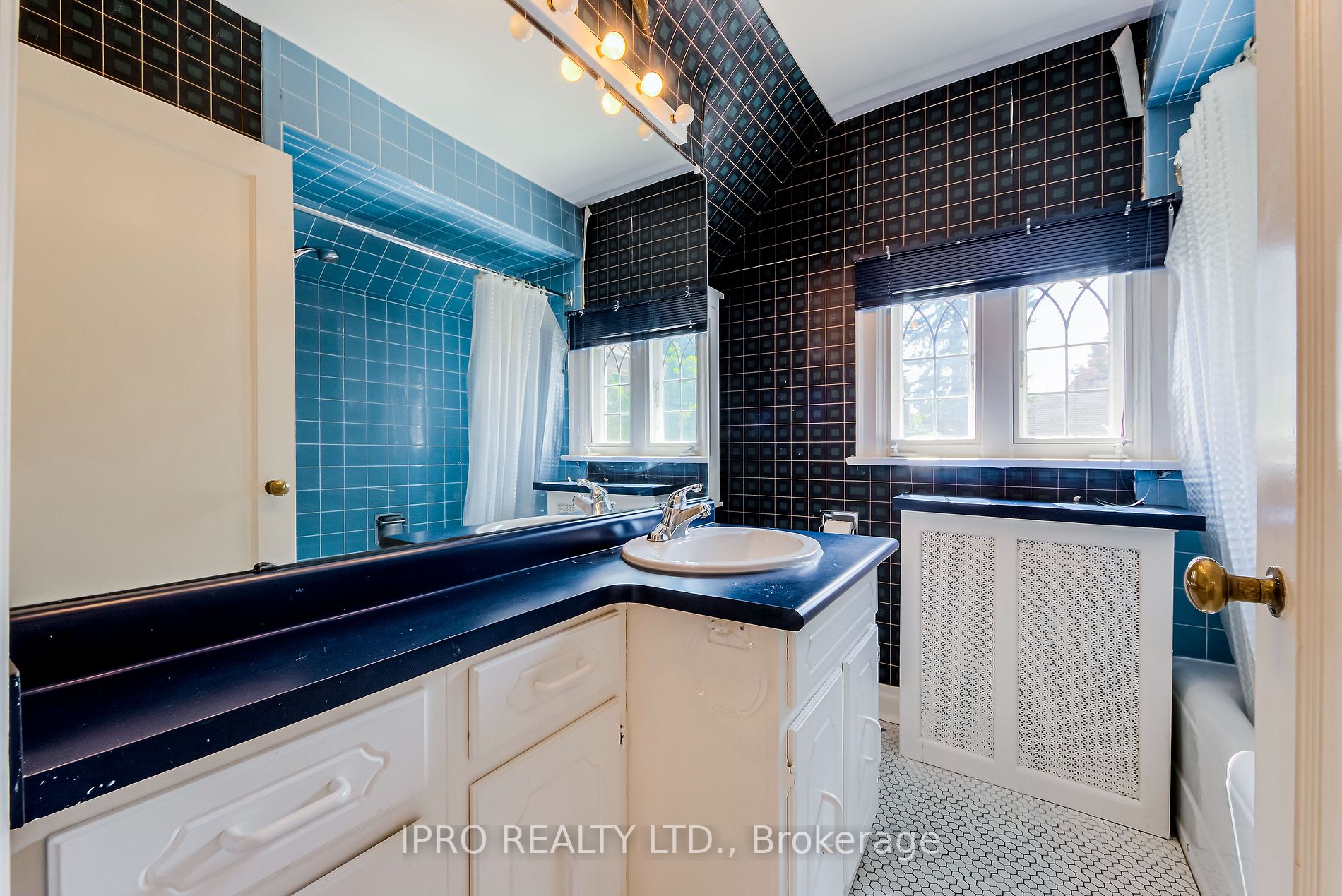 599 Spadina Rd