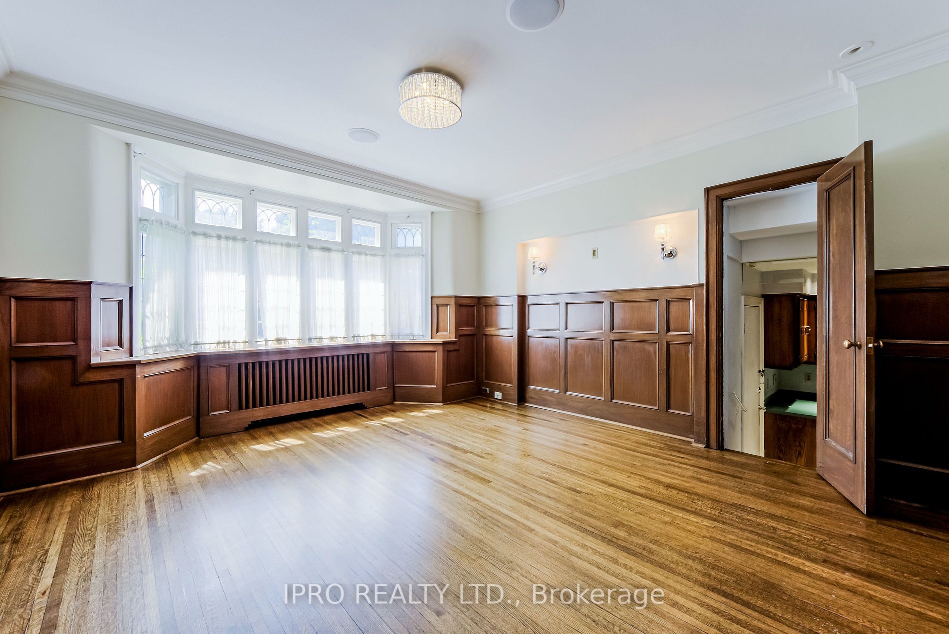 599 Spadina Rd