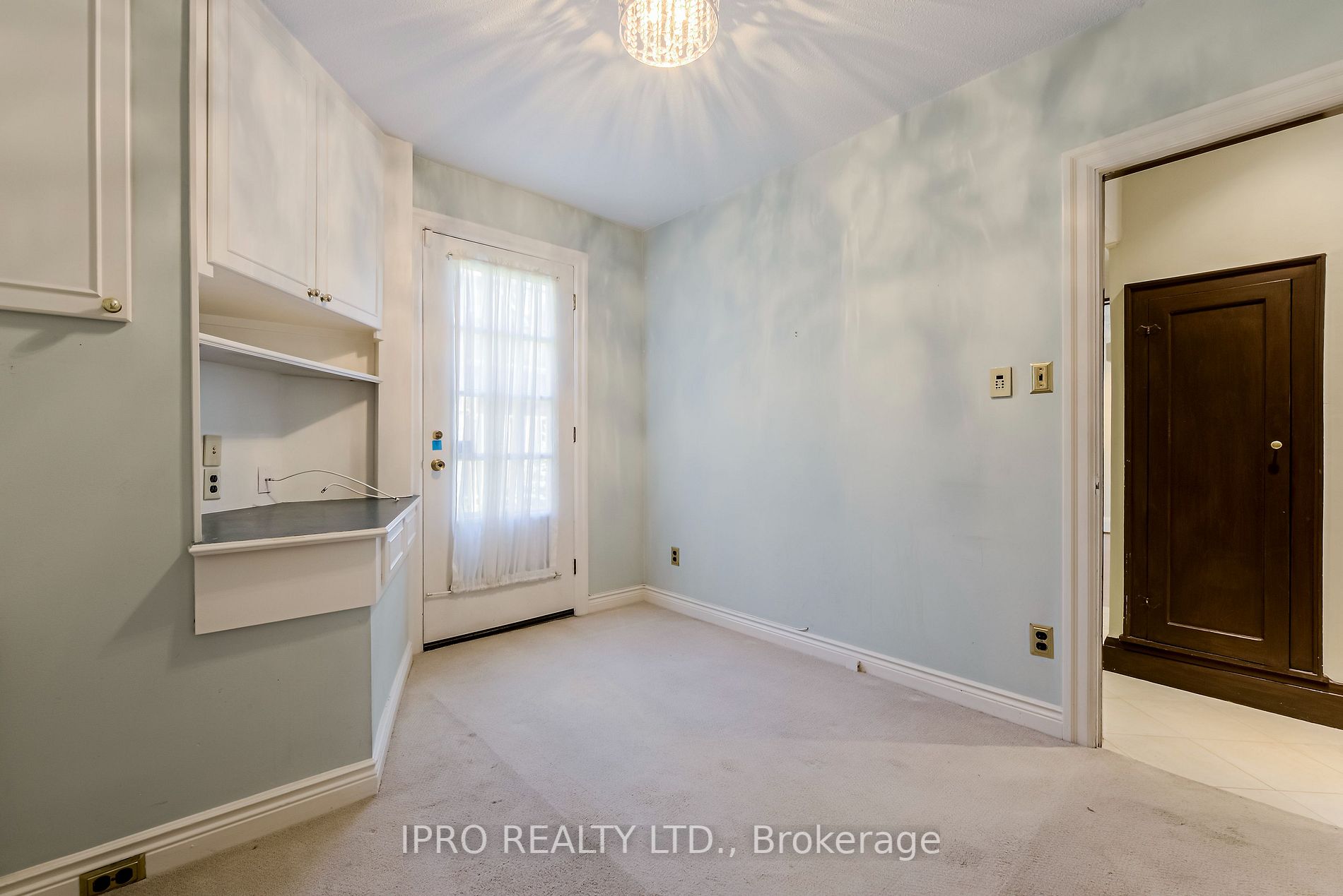 599 Spadina Rd