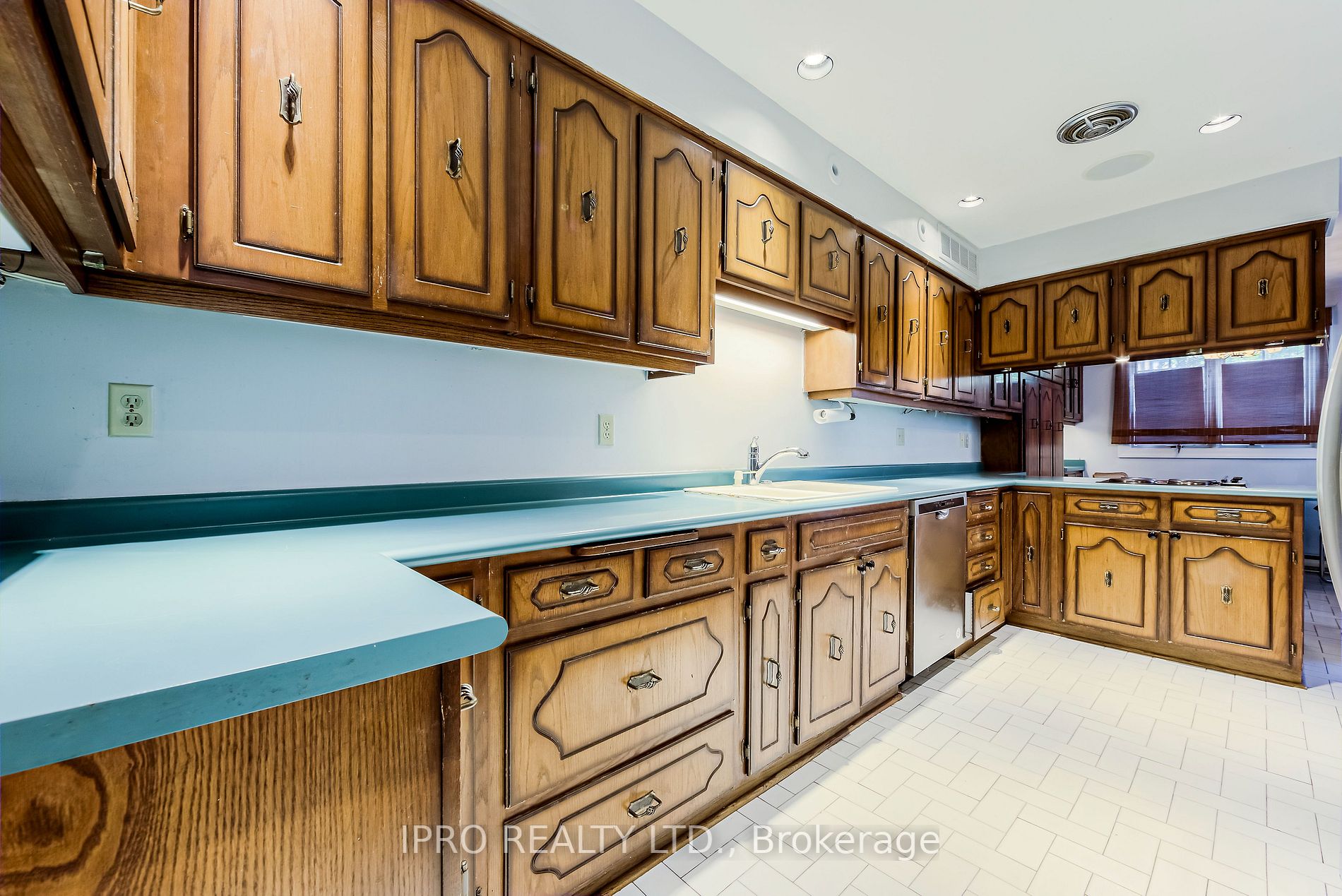 599 Spadina Rd