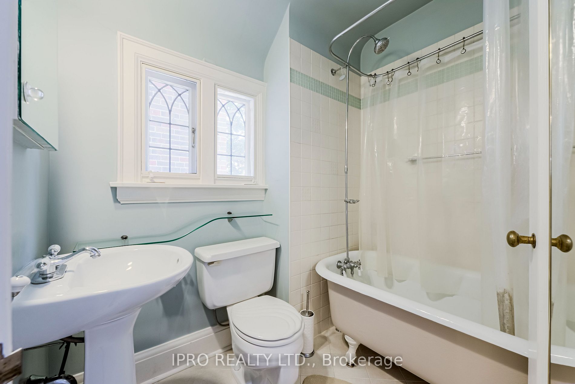 599 Spadina Rd