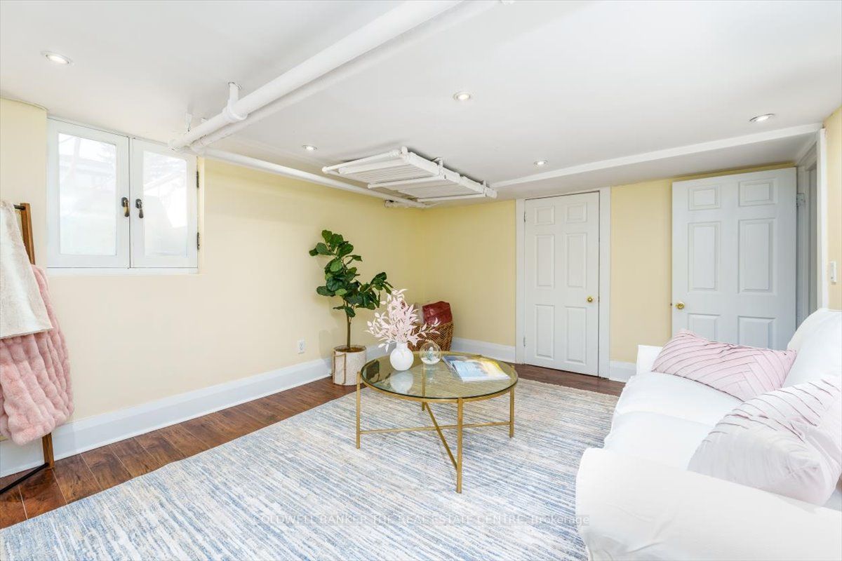 93 Douglas Cres, #93B