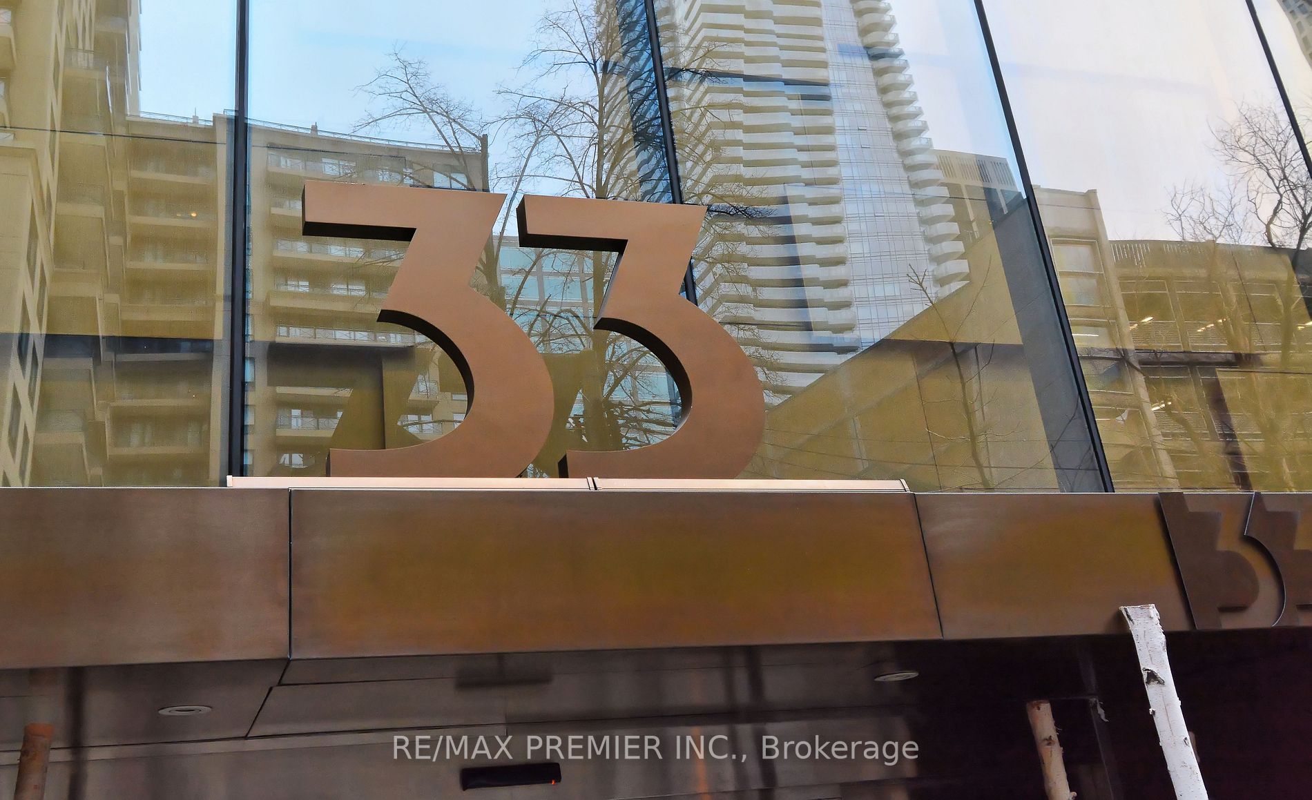 33 Charles Street E, #911