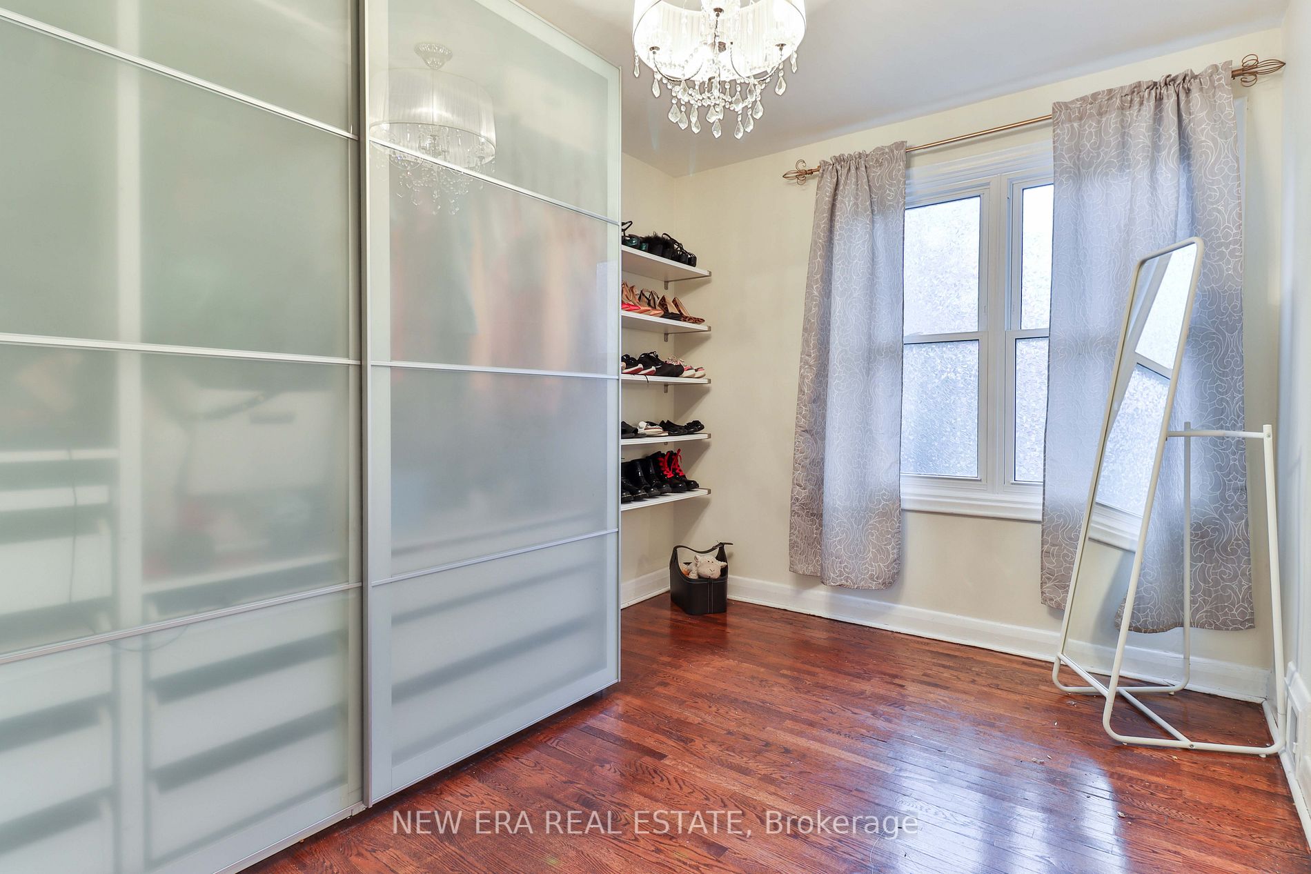 305 Waterloo Ave
