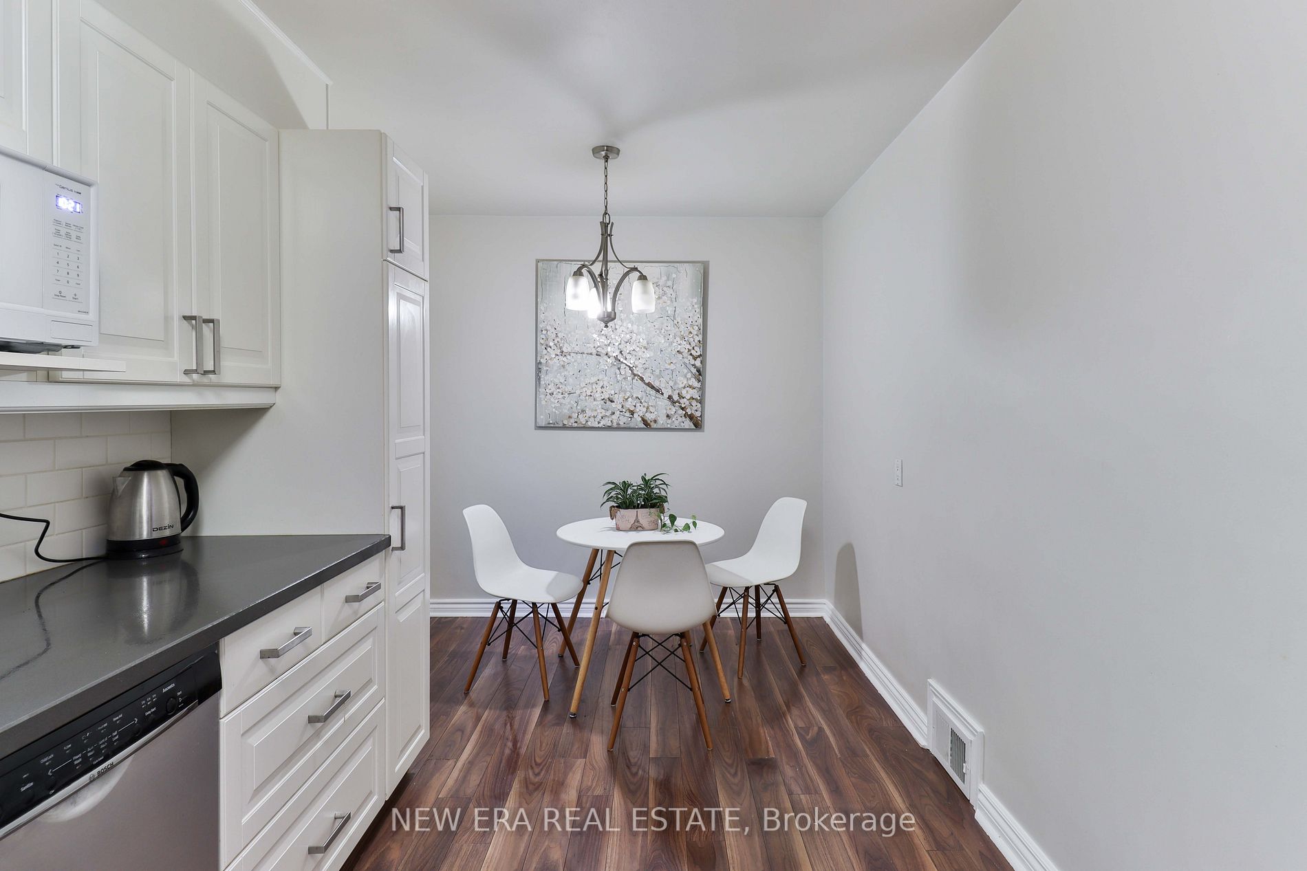 305 Waterloo Ave