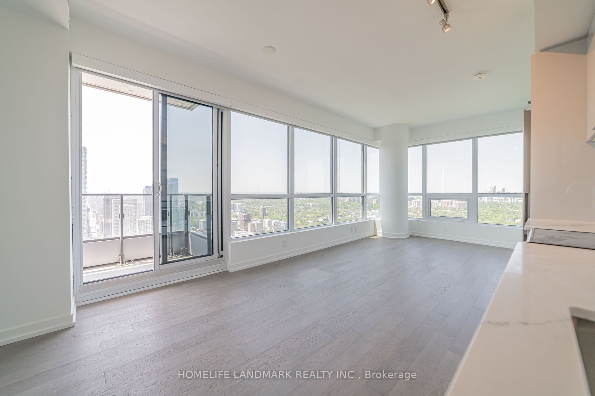395 Bloor St E, #5104