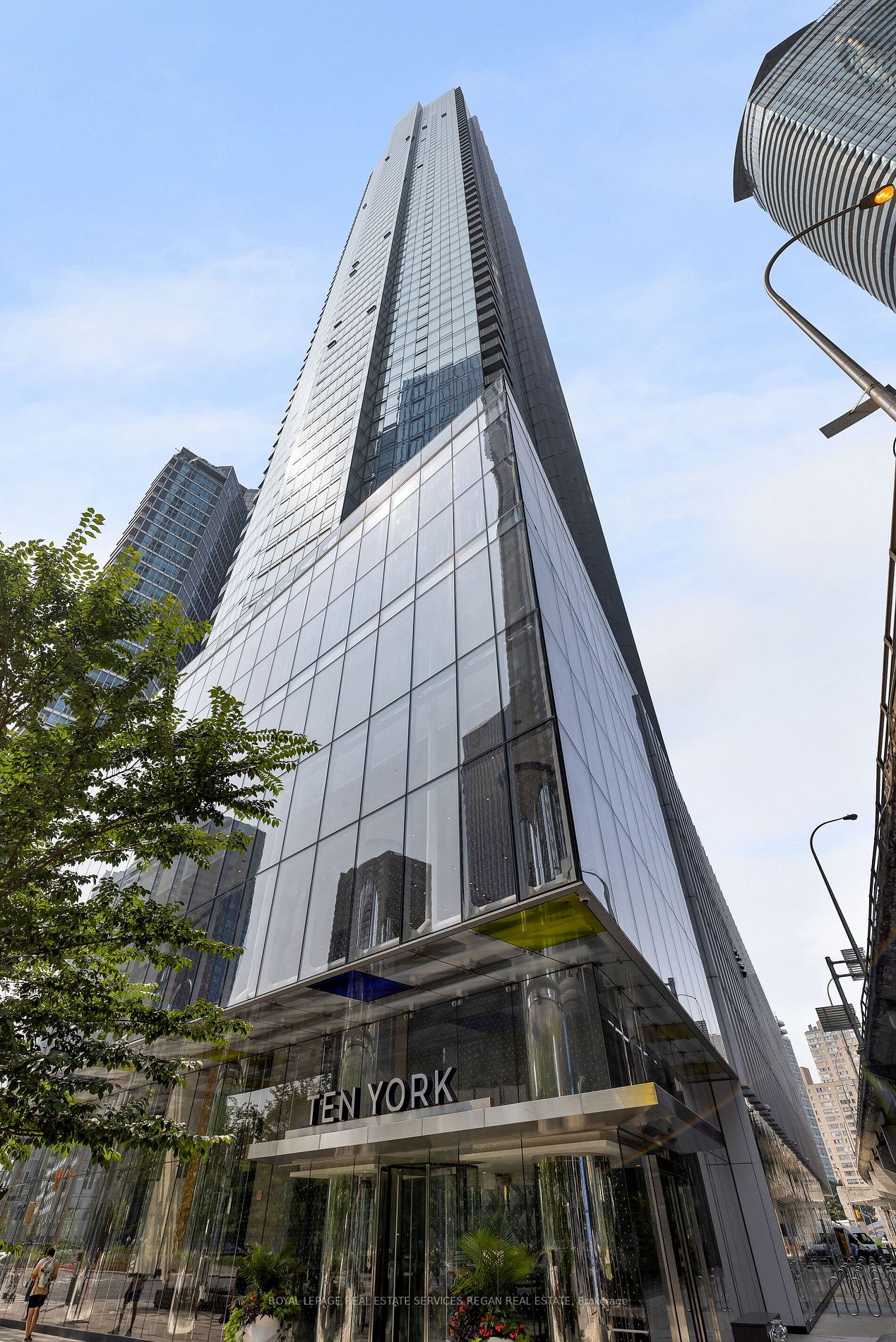 10 York St, #801