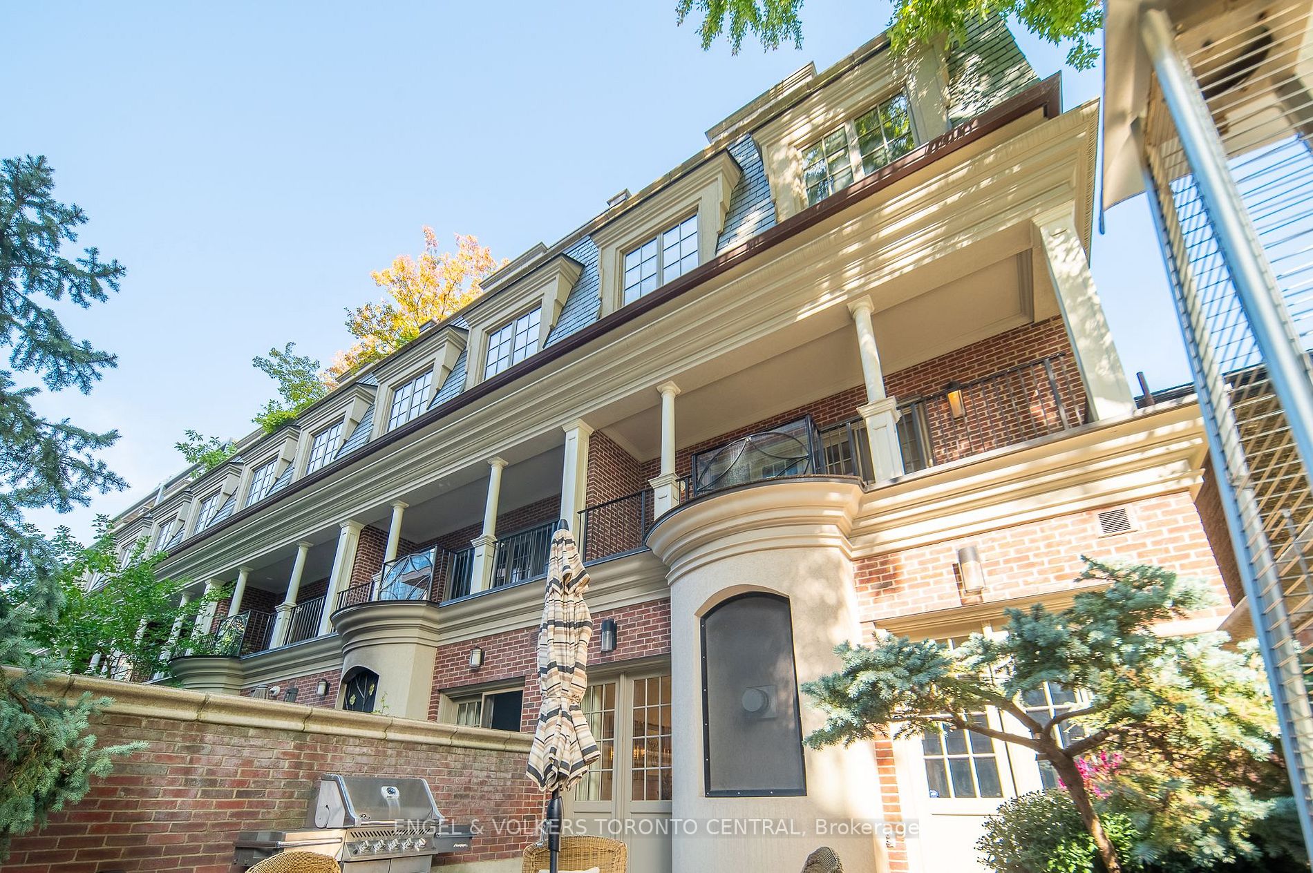109 Scollard St