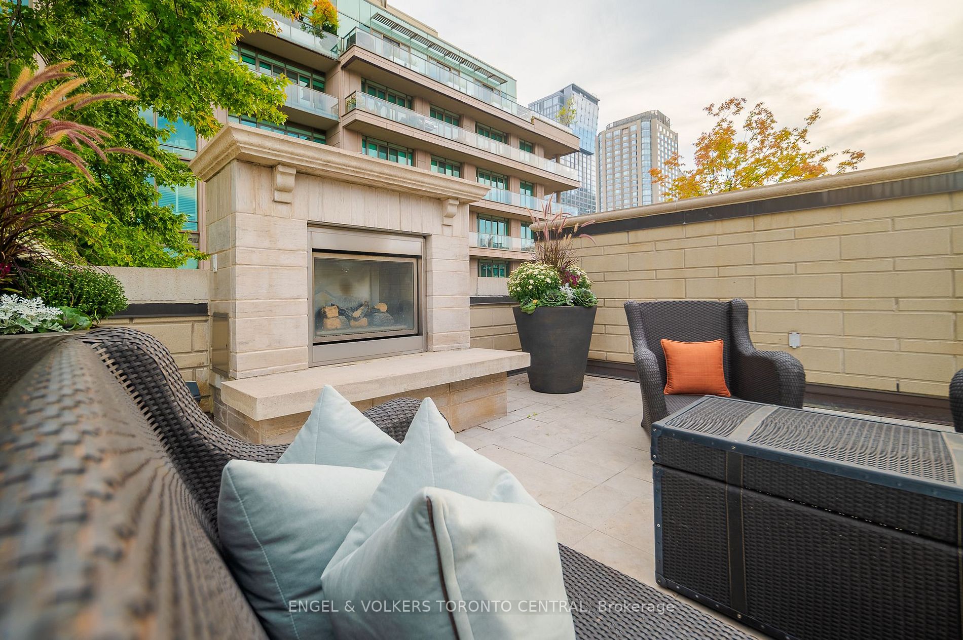 109 Scollard St