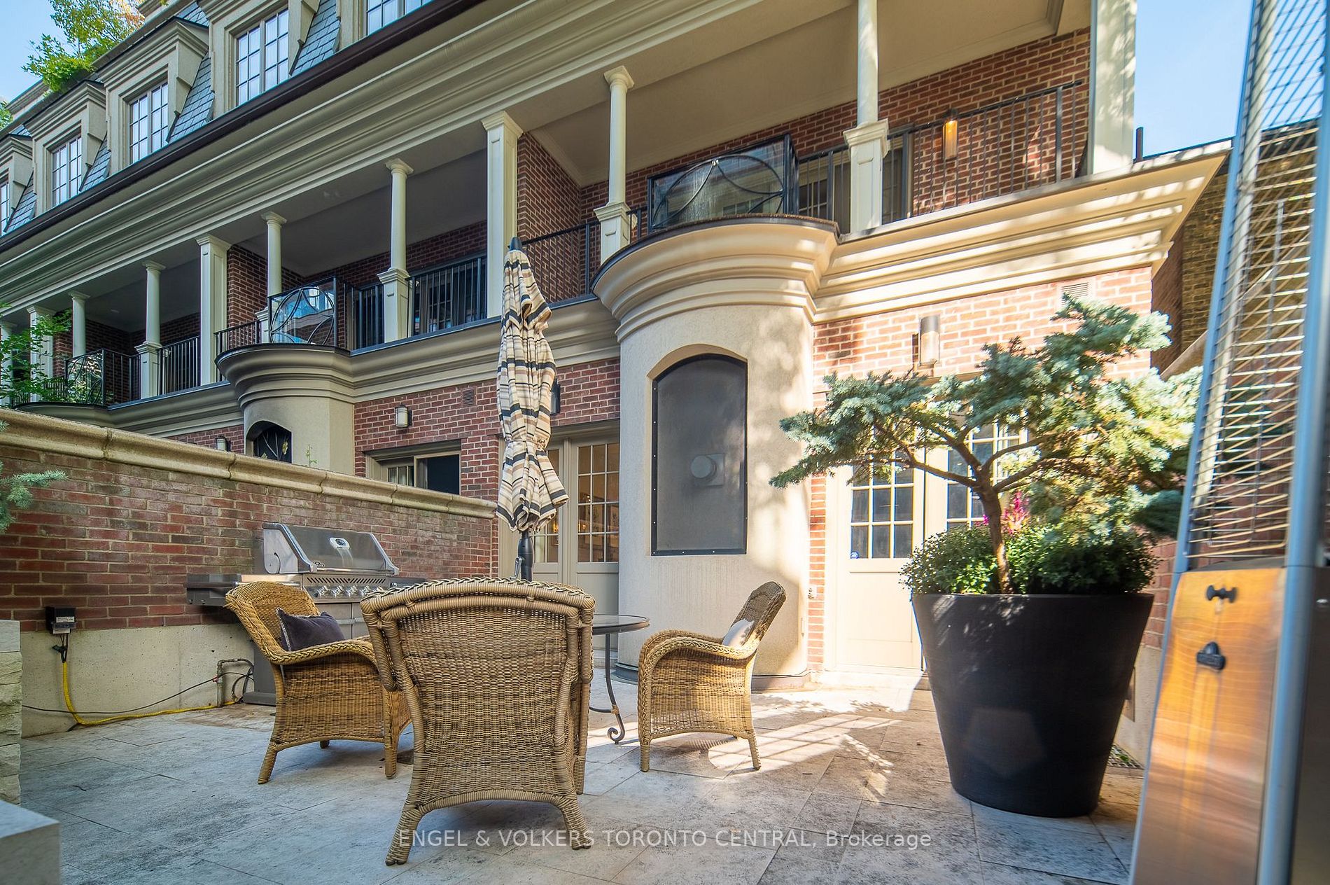 109 Scollard St