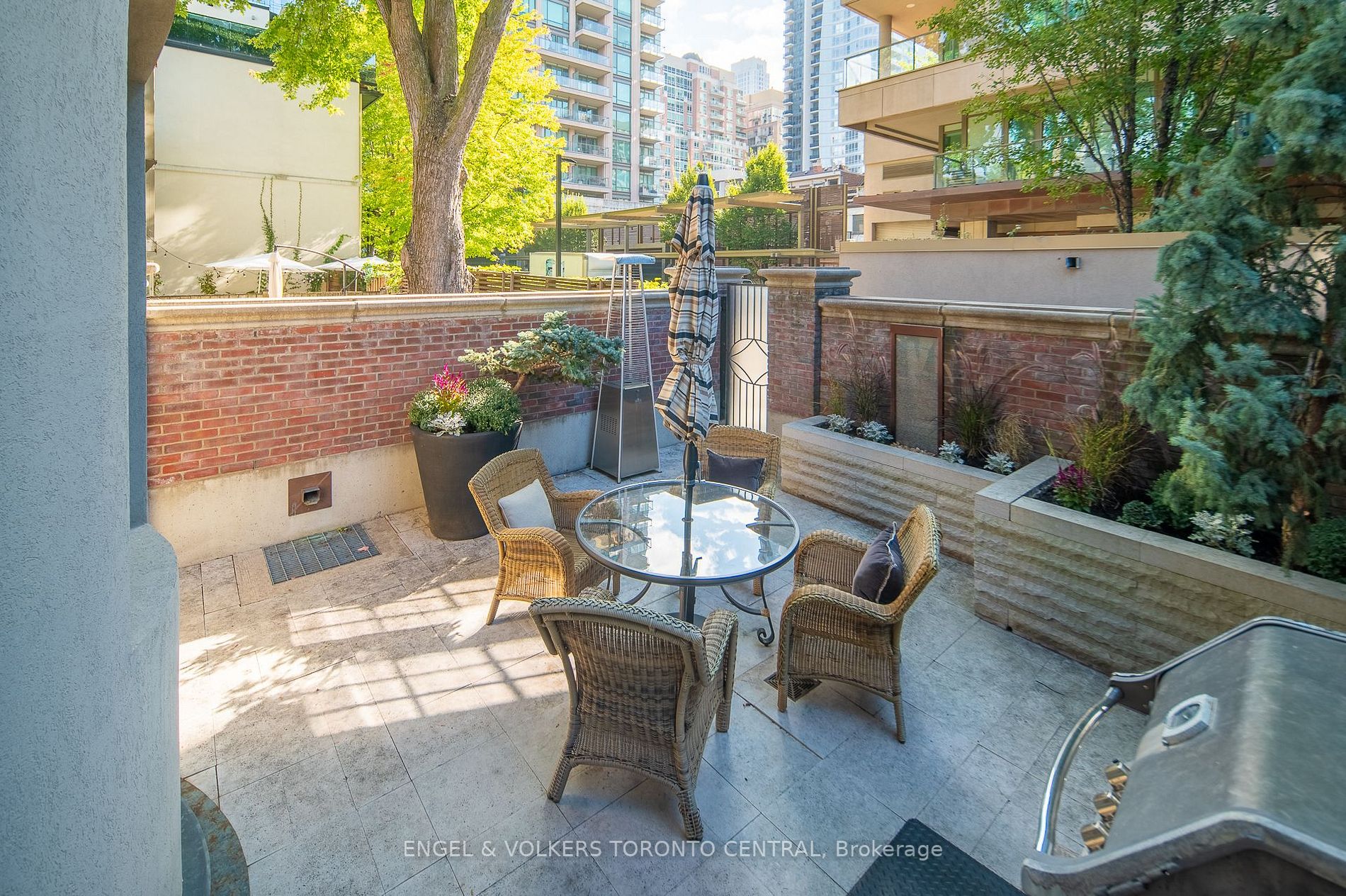109 Scollard St