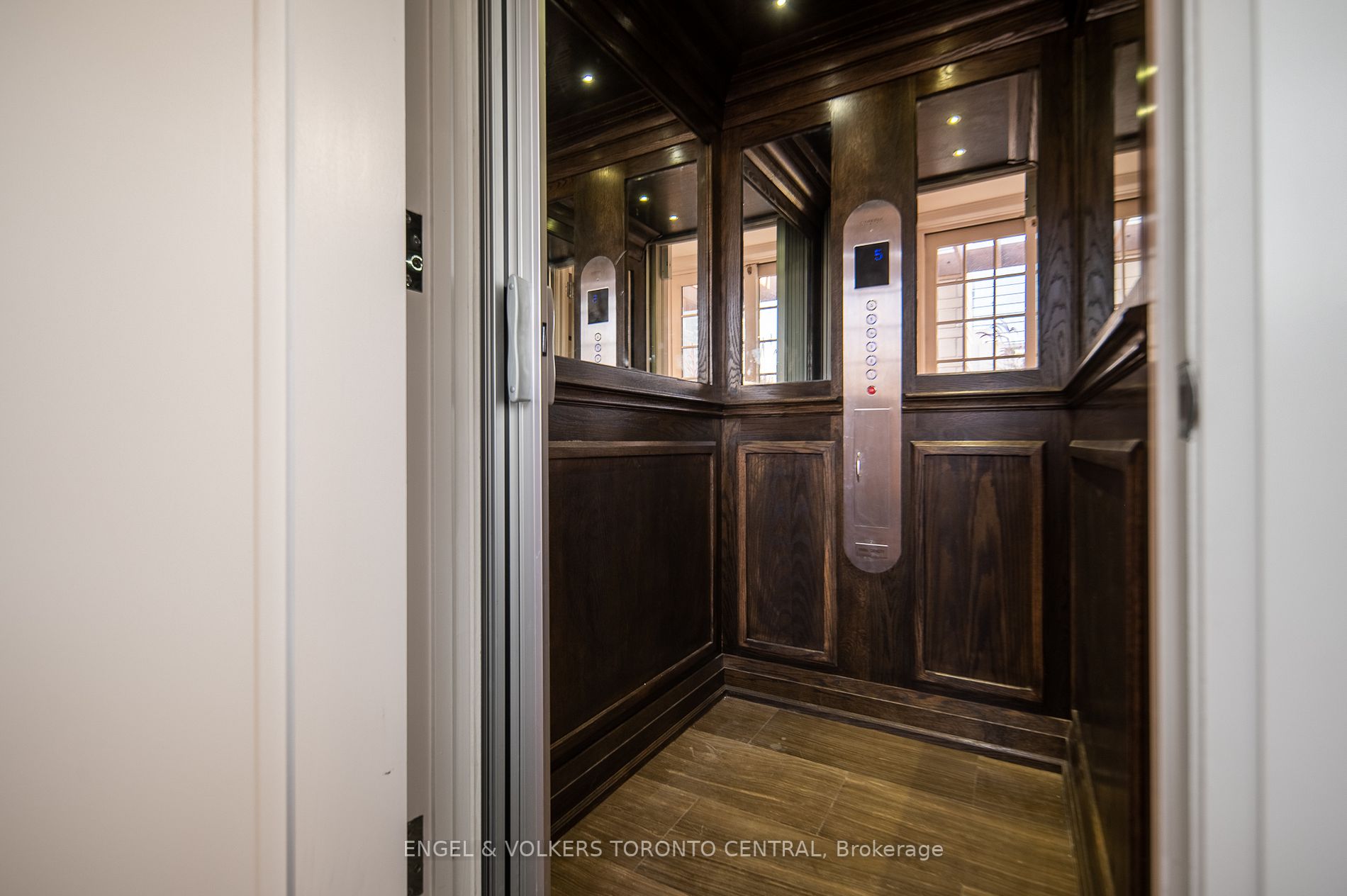 109 Scollard St