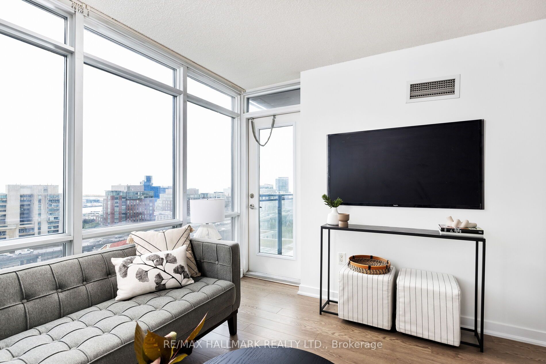 15 Fort York Blvd, #1512