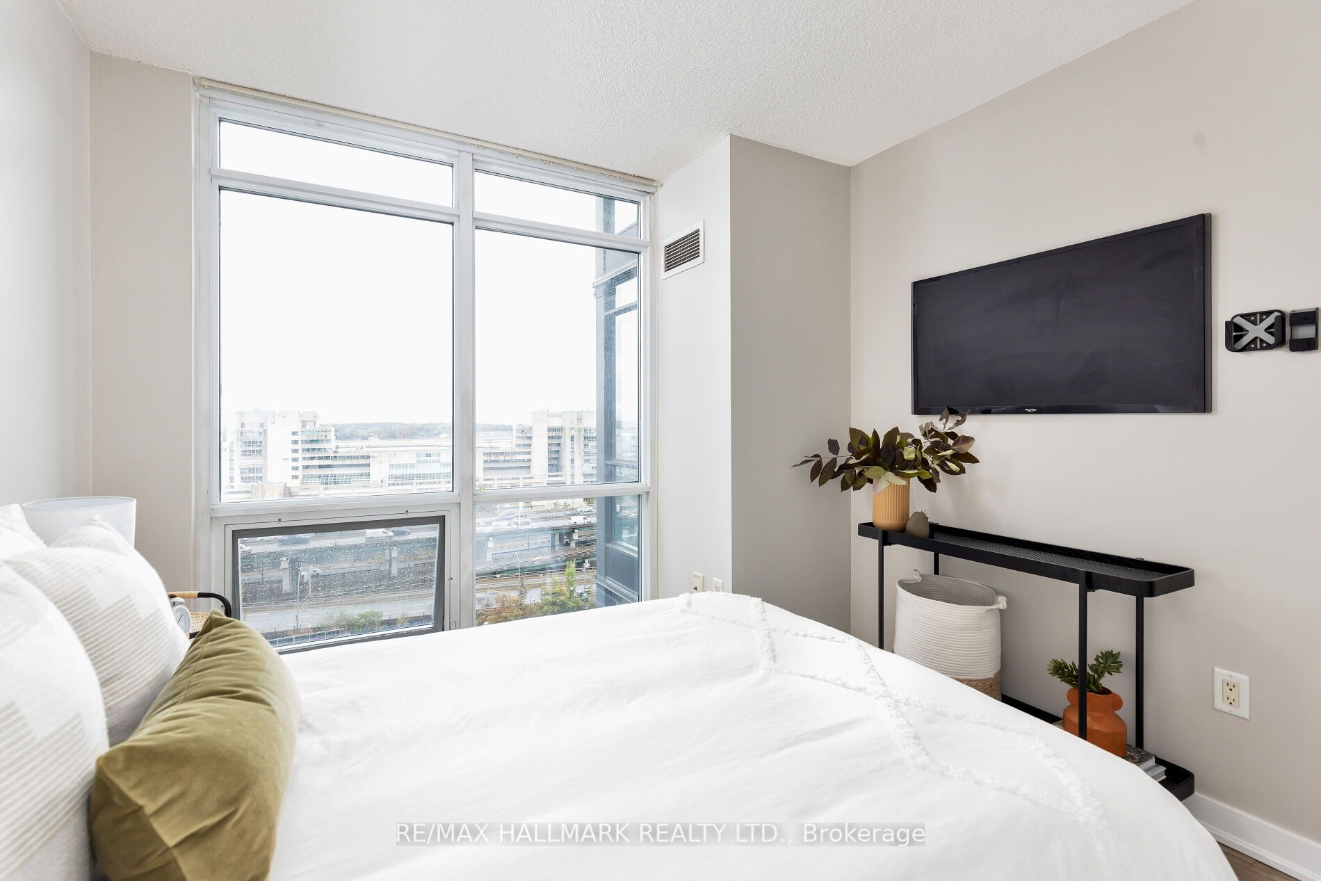15 Fort York Blvd, #1512