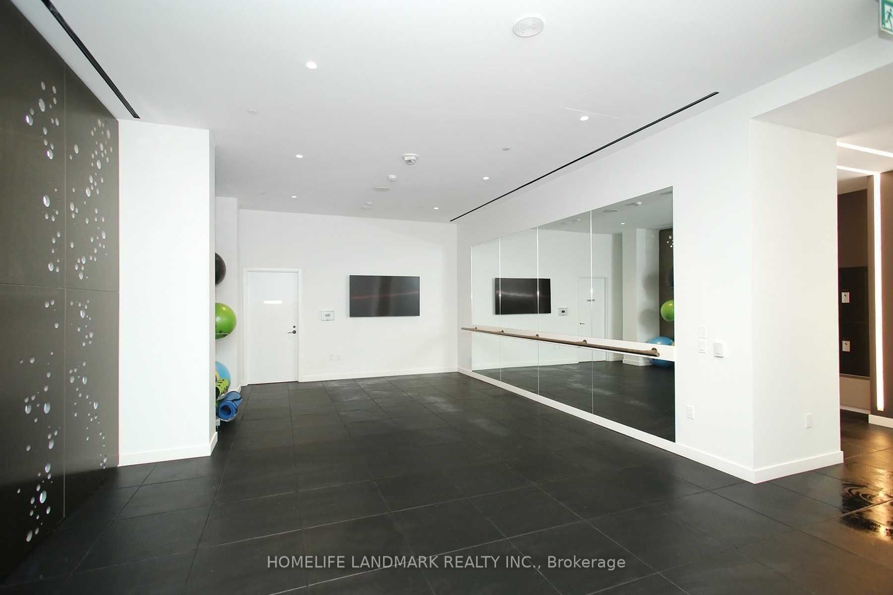 39 Roehampton Ave, ##410