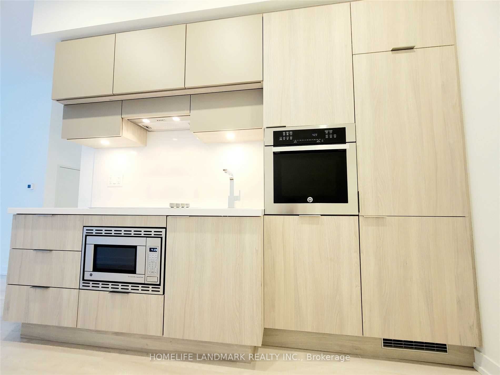 39 Roehampton Ave, ##410