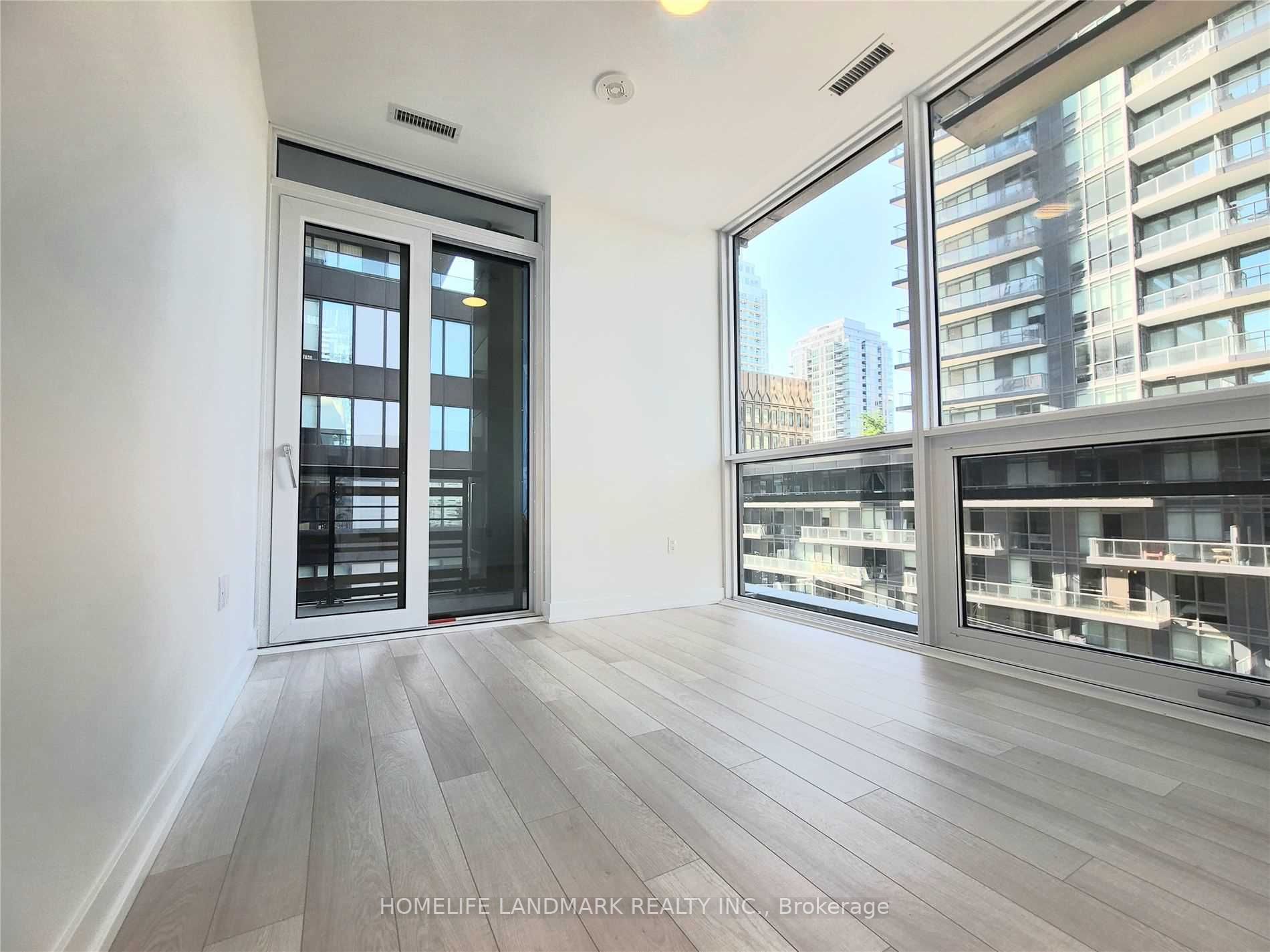 39 Roehampton Ave, ##410