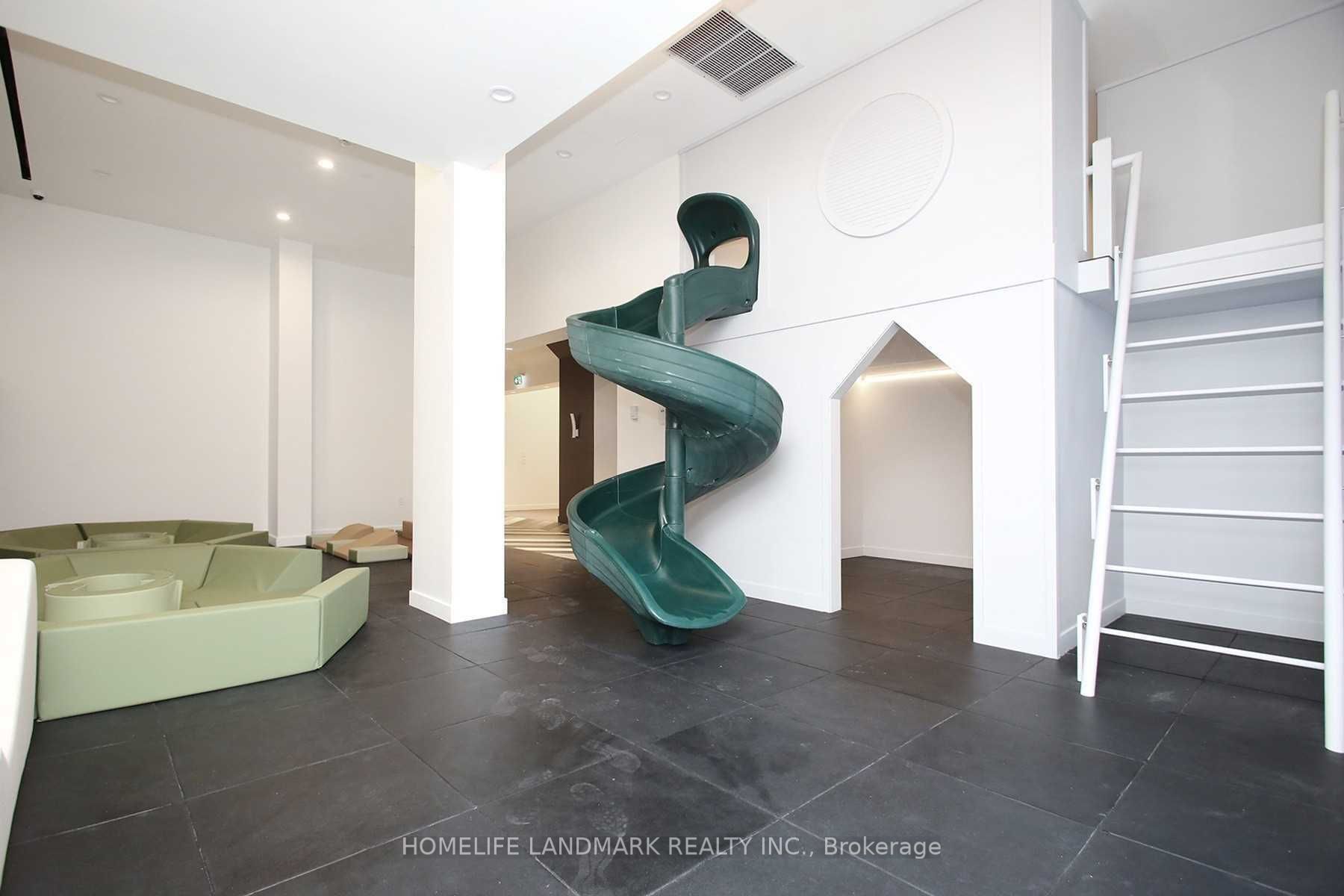 39 Roehampton Ave, ##410