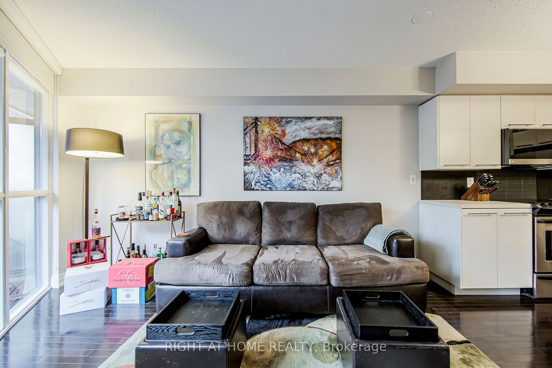 25 Carlton St, #406