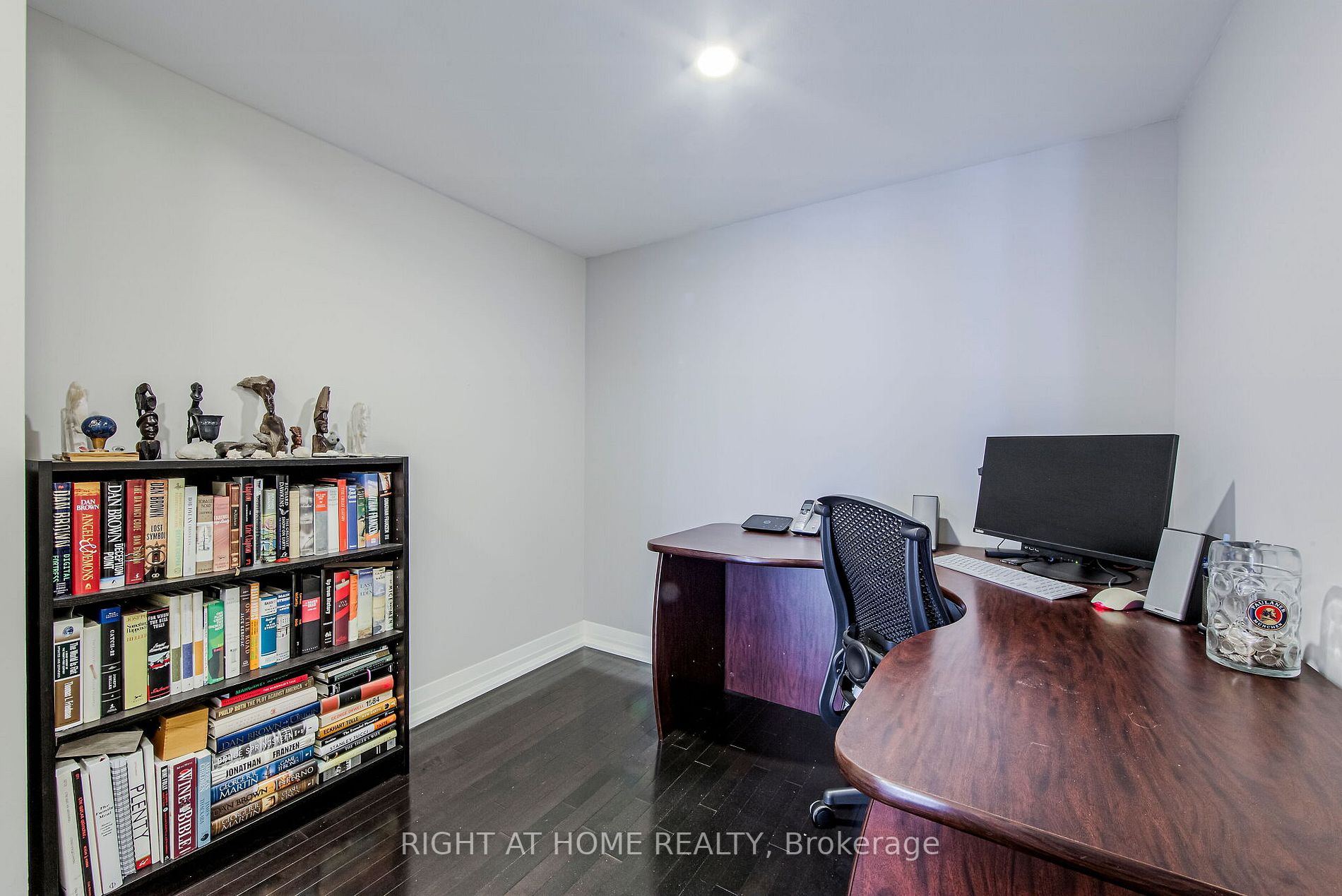 25 Carlton St, #406